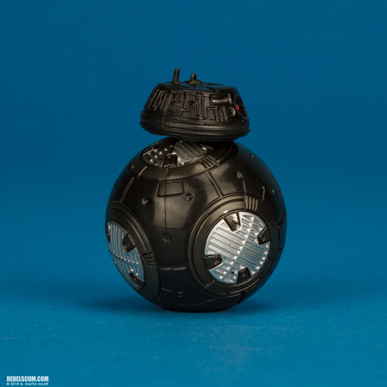 Rose-First-Order-Disguise-BB-8-BB-9E-Star-Wars-Universe-010.jpg