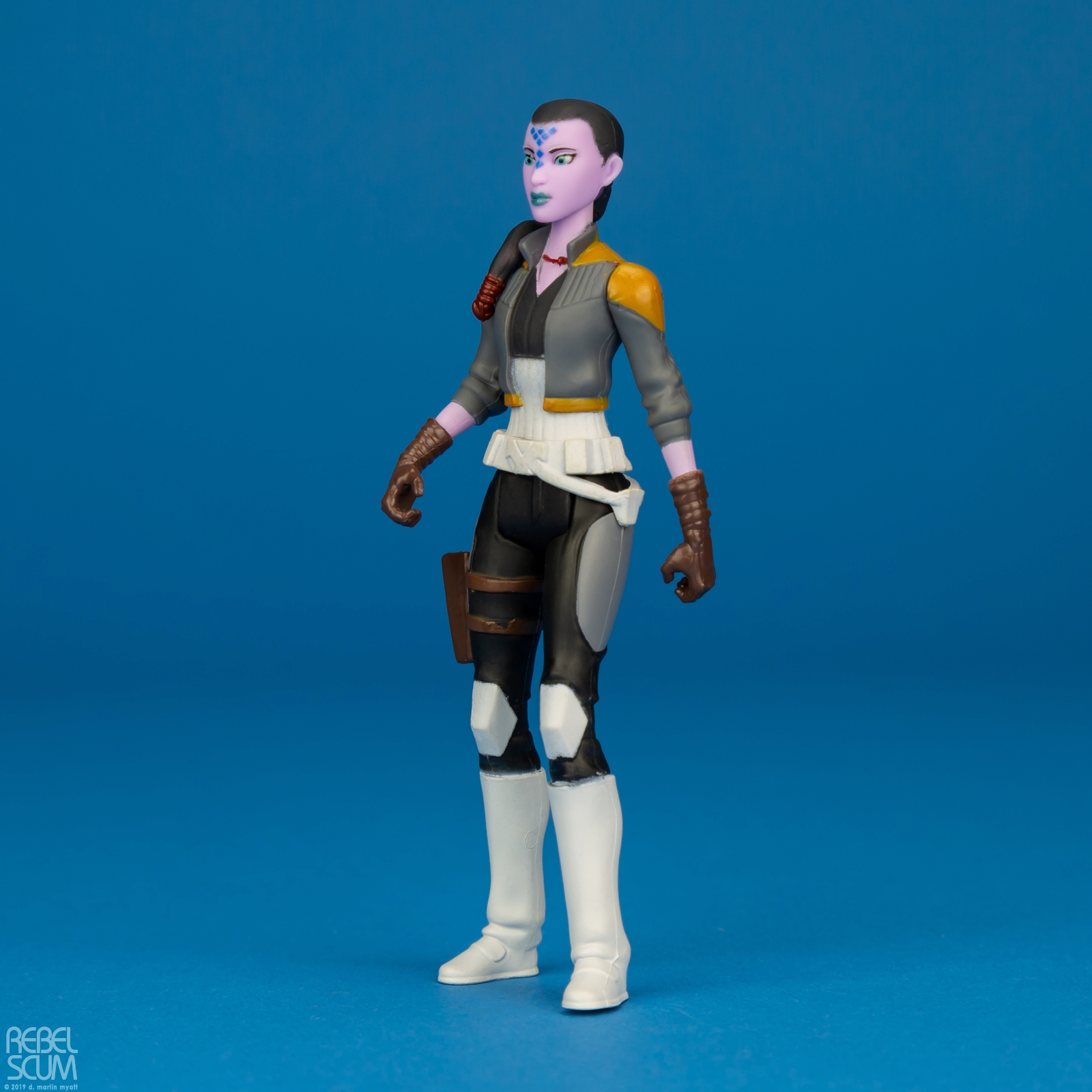 Synara-San-Star-Wars-Universe-Resistance-Hasbro-003.jpg