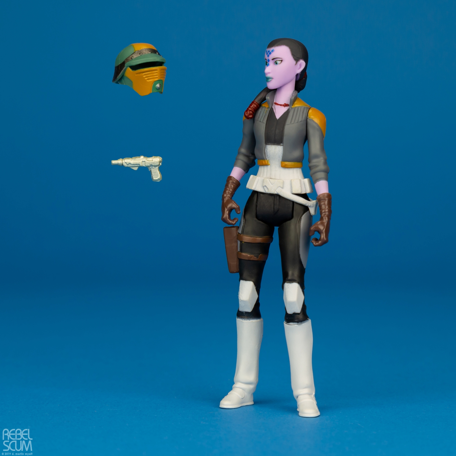 Synara-San-Star-Wars-Universe-Resistance-Hasbro-009.jpg