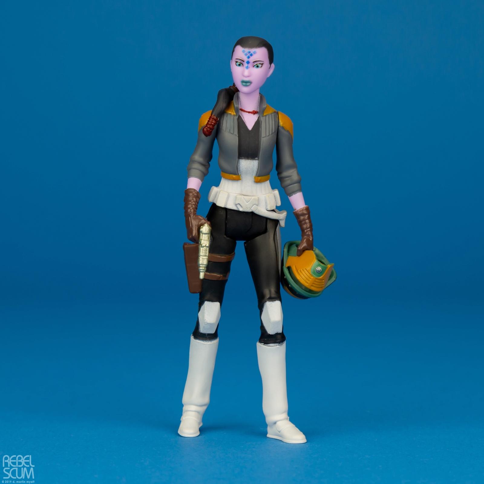 Synara-San-Star-Wars-Universe-Resistance-Hasbro-011.jpg