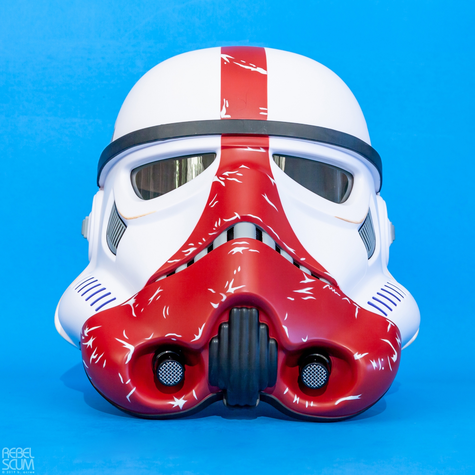 The-Black-Series-Incinerator-Stormtrooper-Electronic-Helmet-001.jpg