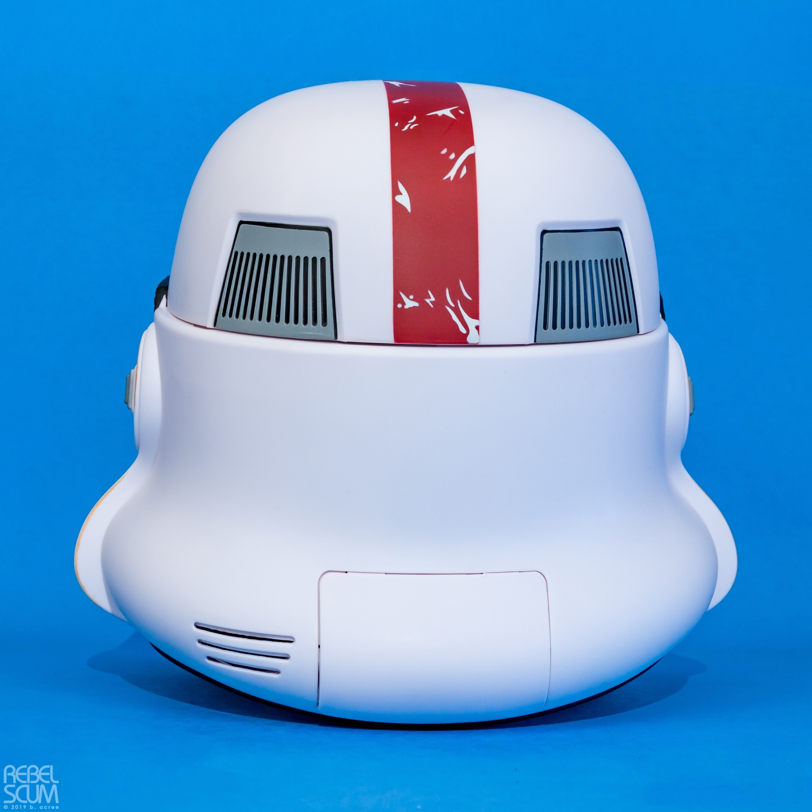 The-Black-Series-Incinerator-Stormtrooper-Electronic-Helmet-005.jpg