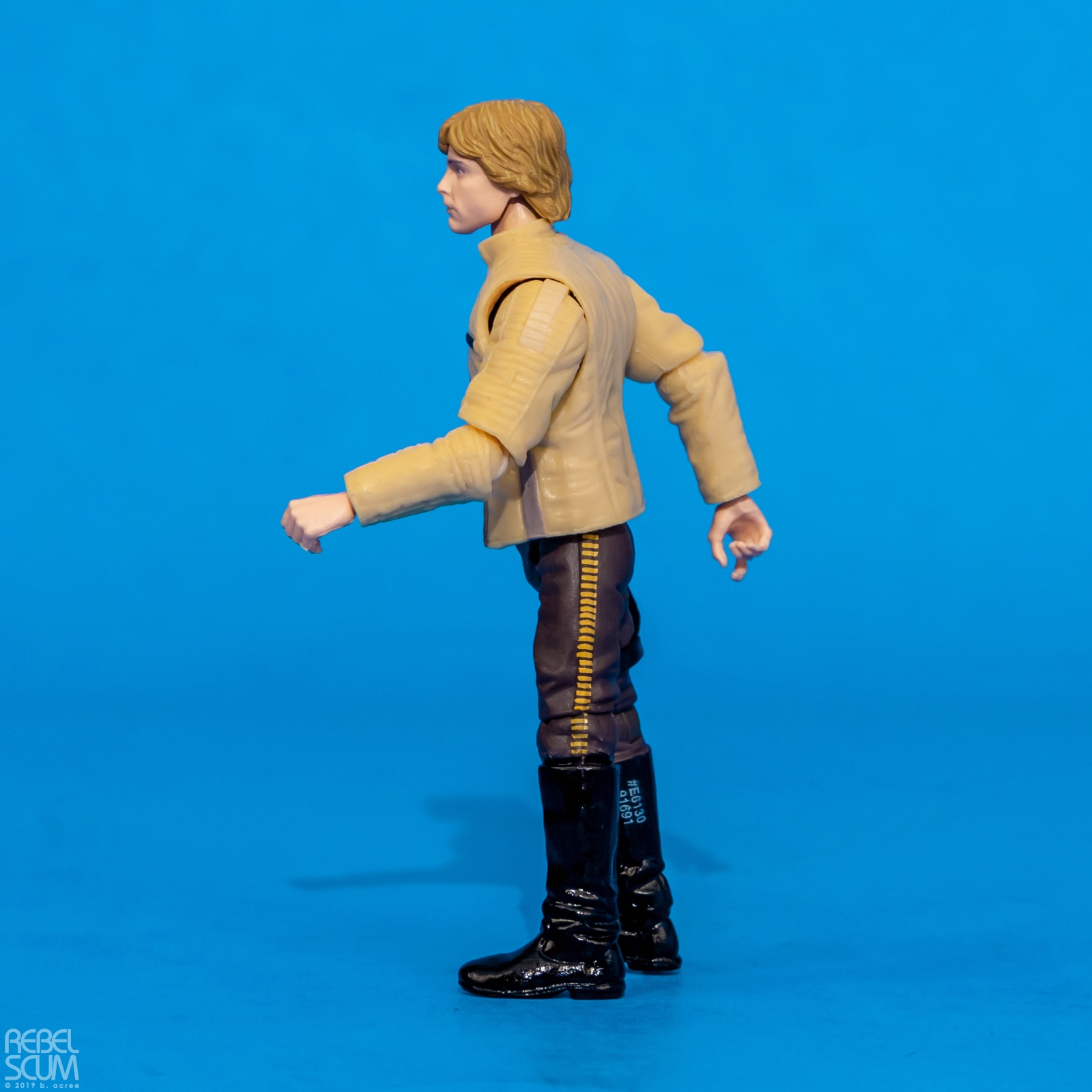 The-Vintage-Collection-VC151-Luke-Skywalker-Yavin-Ceremony-003.jpg