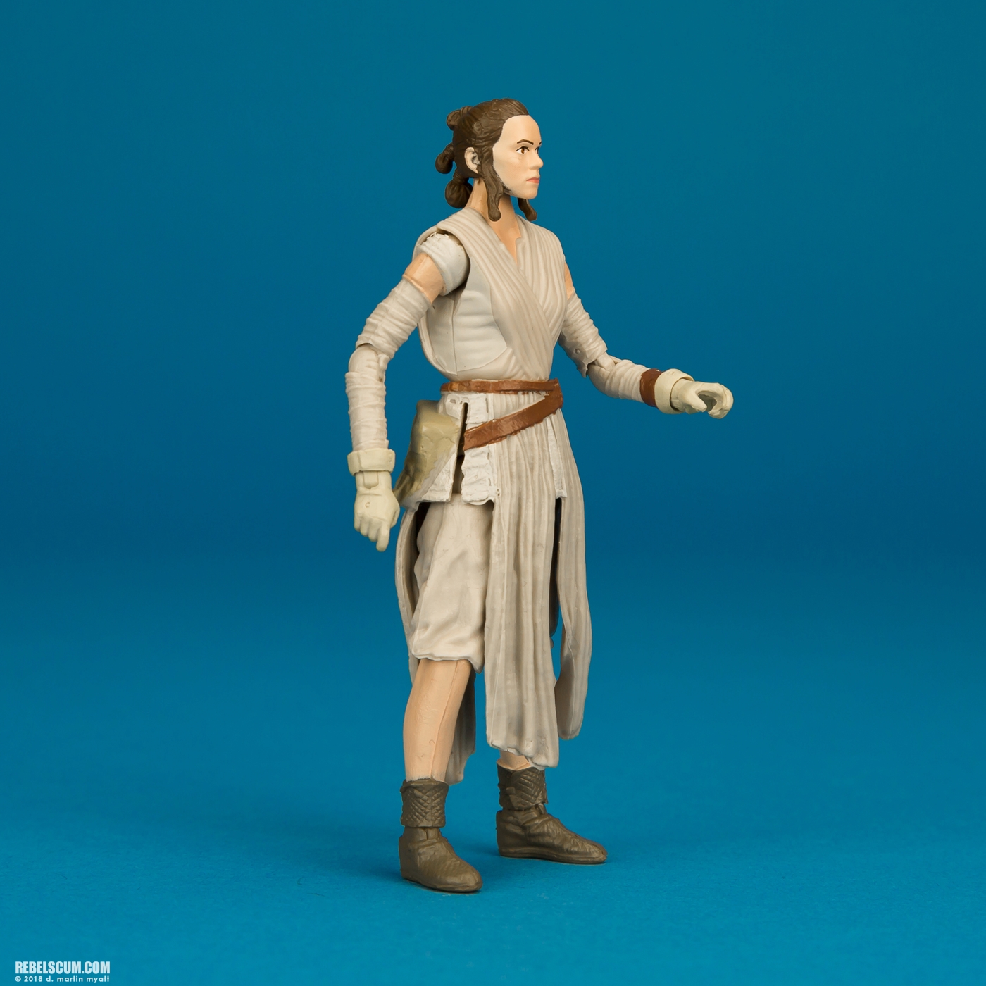 VC116-Rey-Jakku-The-Vintage-Collection-Hasbro-002.jpg