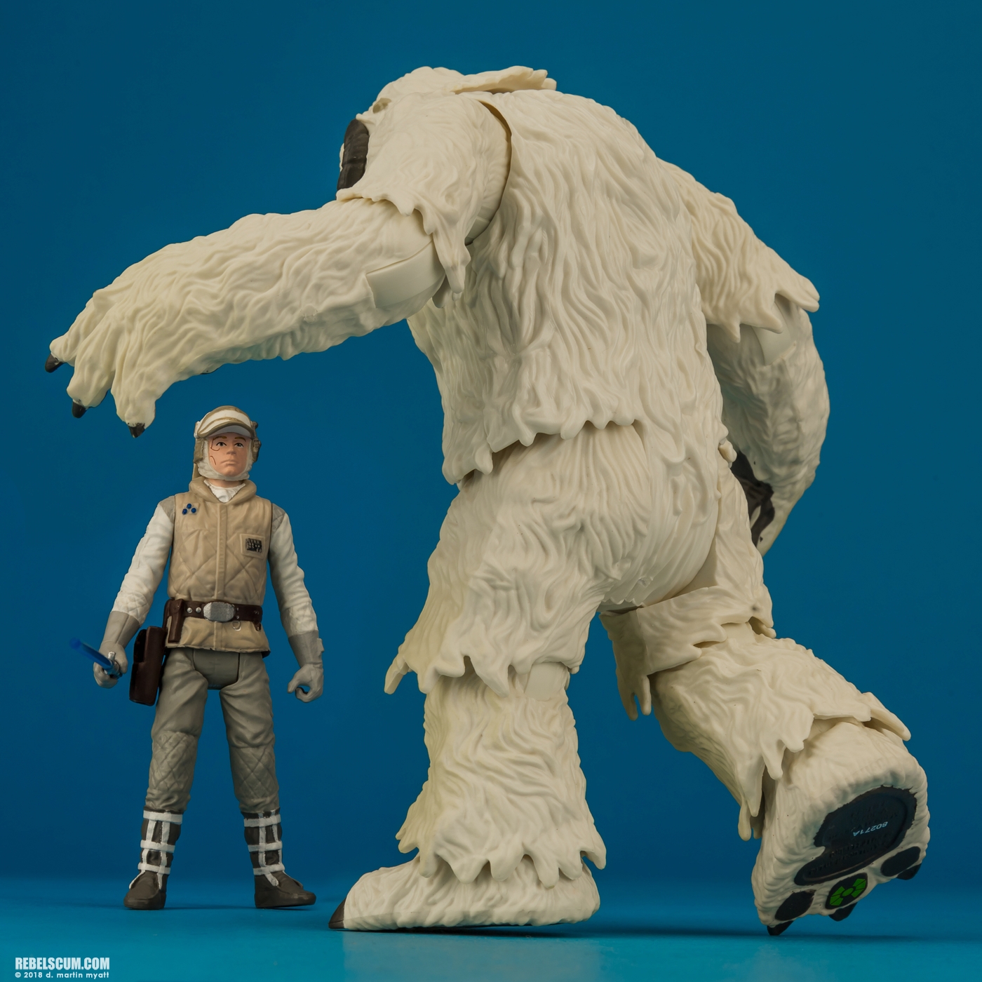 Wampa-Luke-Skywalker-Hoth-Star-Wars-Universe-Hasbro-016.jpg