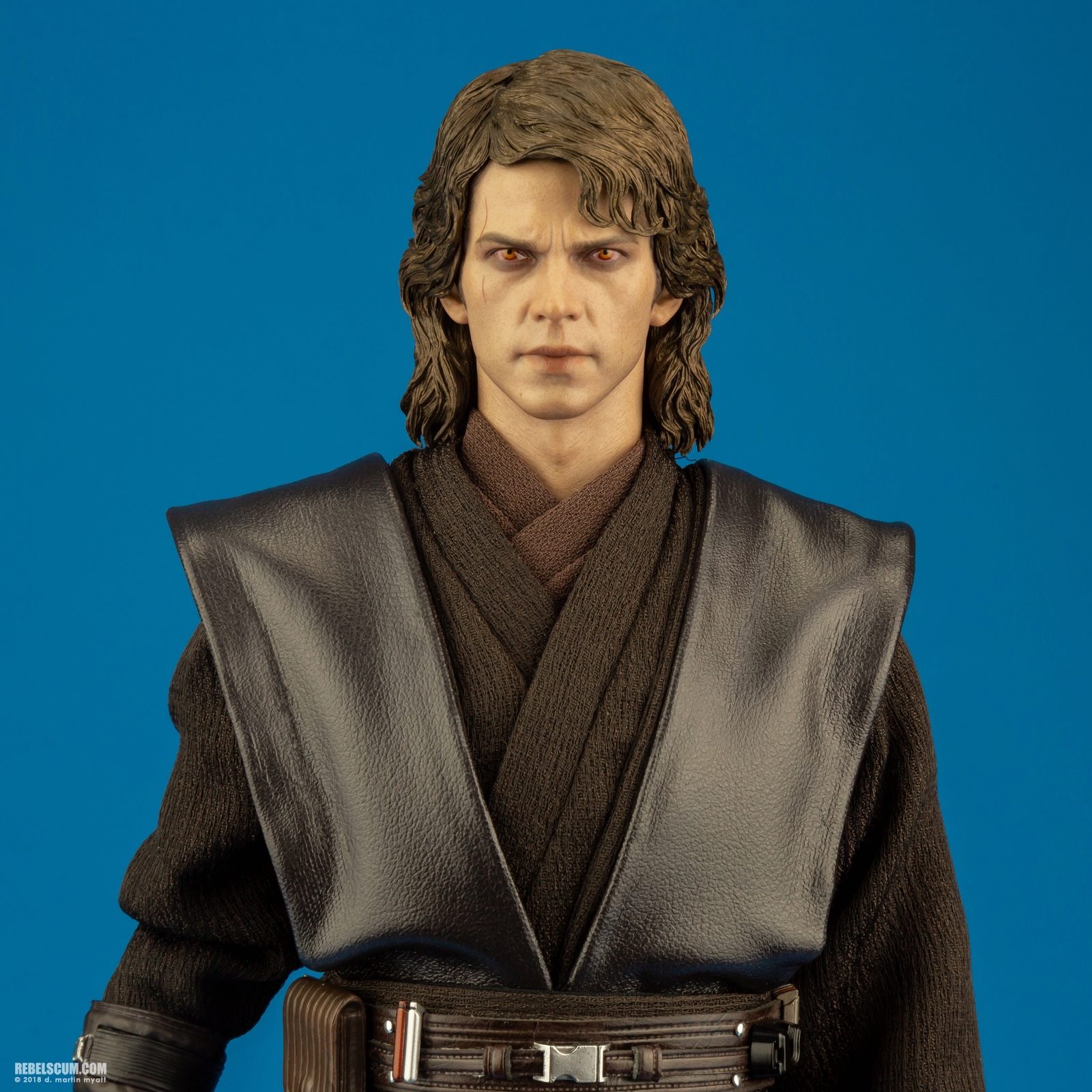 Anakin-Skywalker-Dark-Side-MMS486-SDCC-Hot-Toys-005.jpg