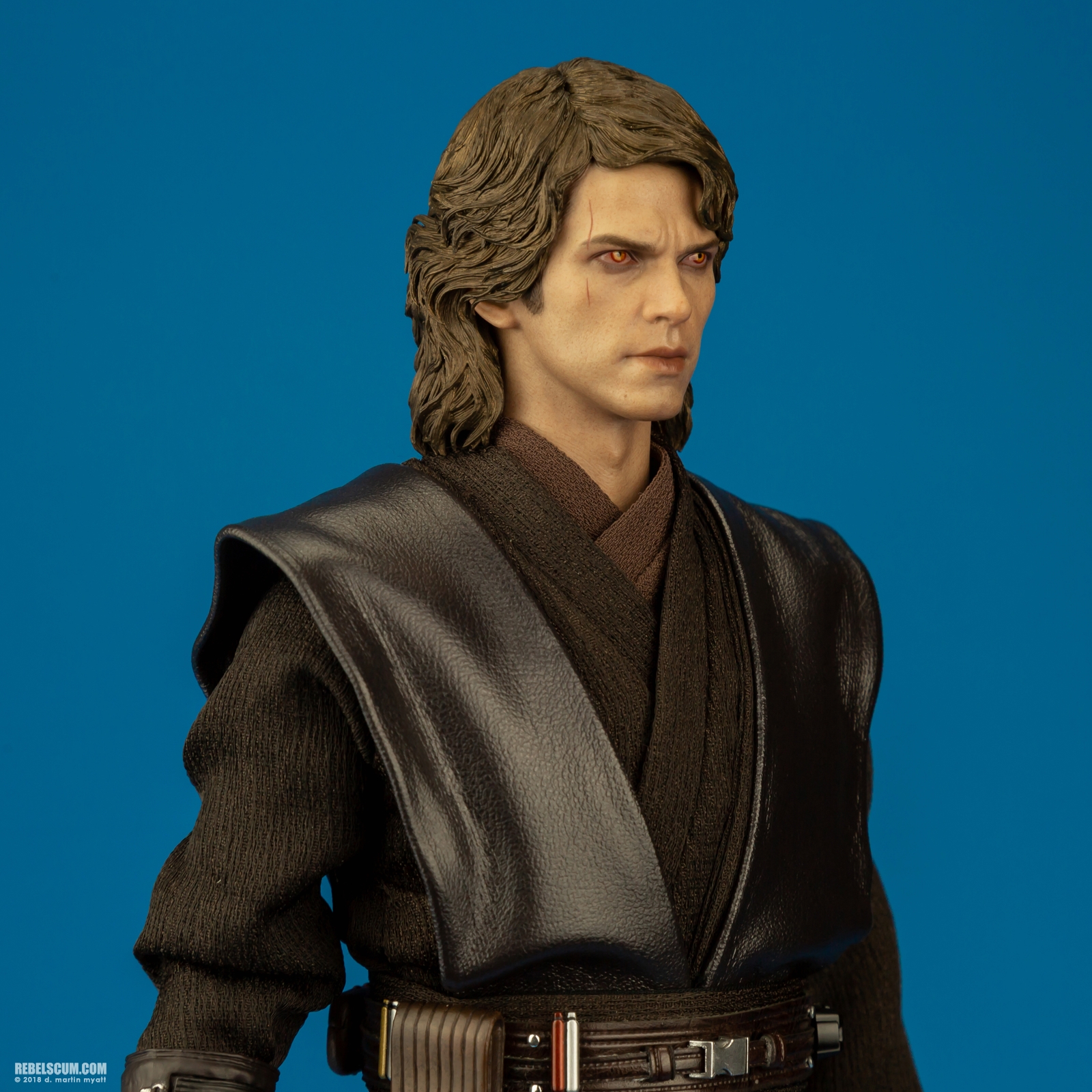 Anakin-Skywalker-Dark-Side-MMS486-SDCC-Hot-Toys-006.jpg