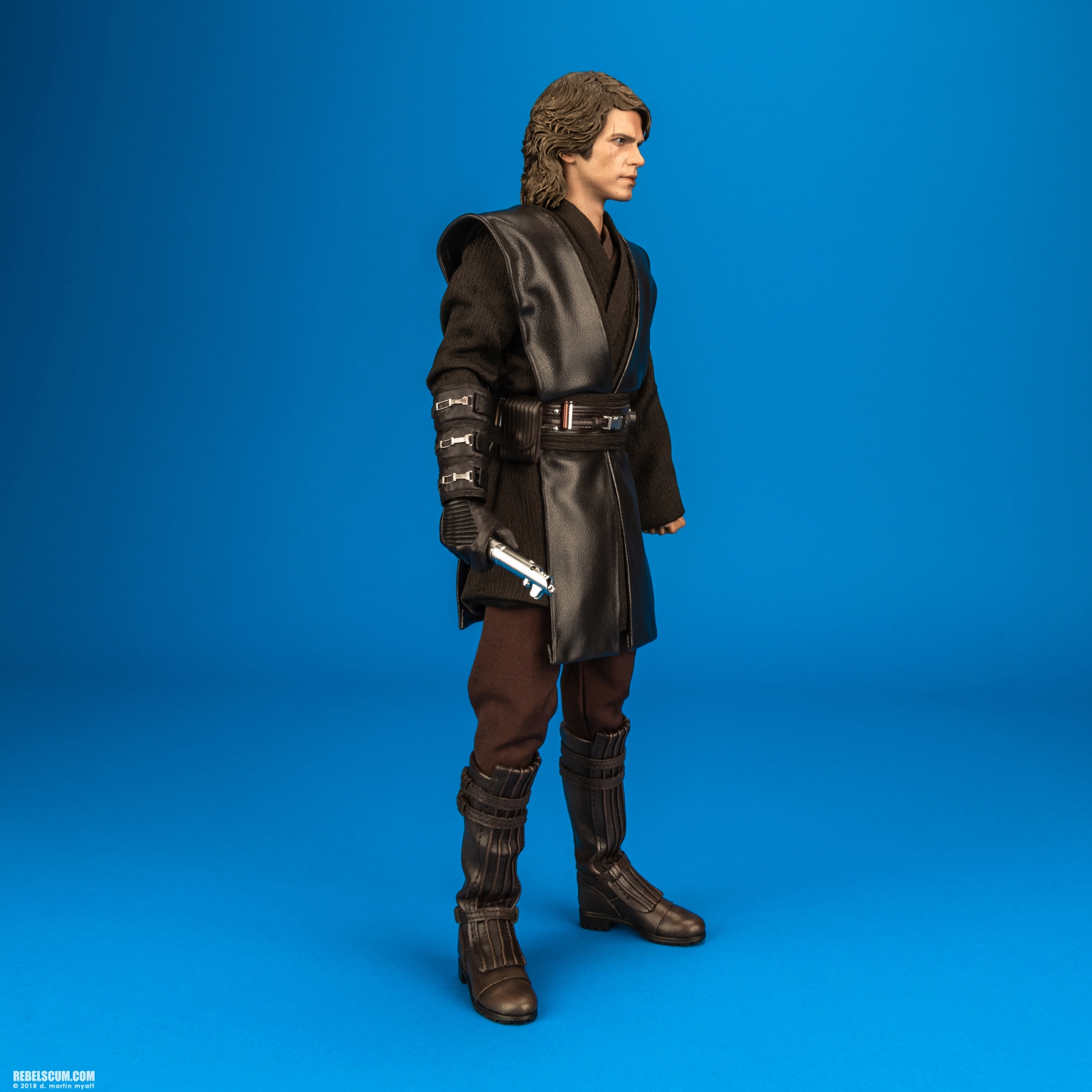 Anakin-Skywalker-MMS437-Revenge-Of-The-Sith-Hot-Toys-002.jpg