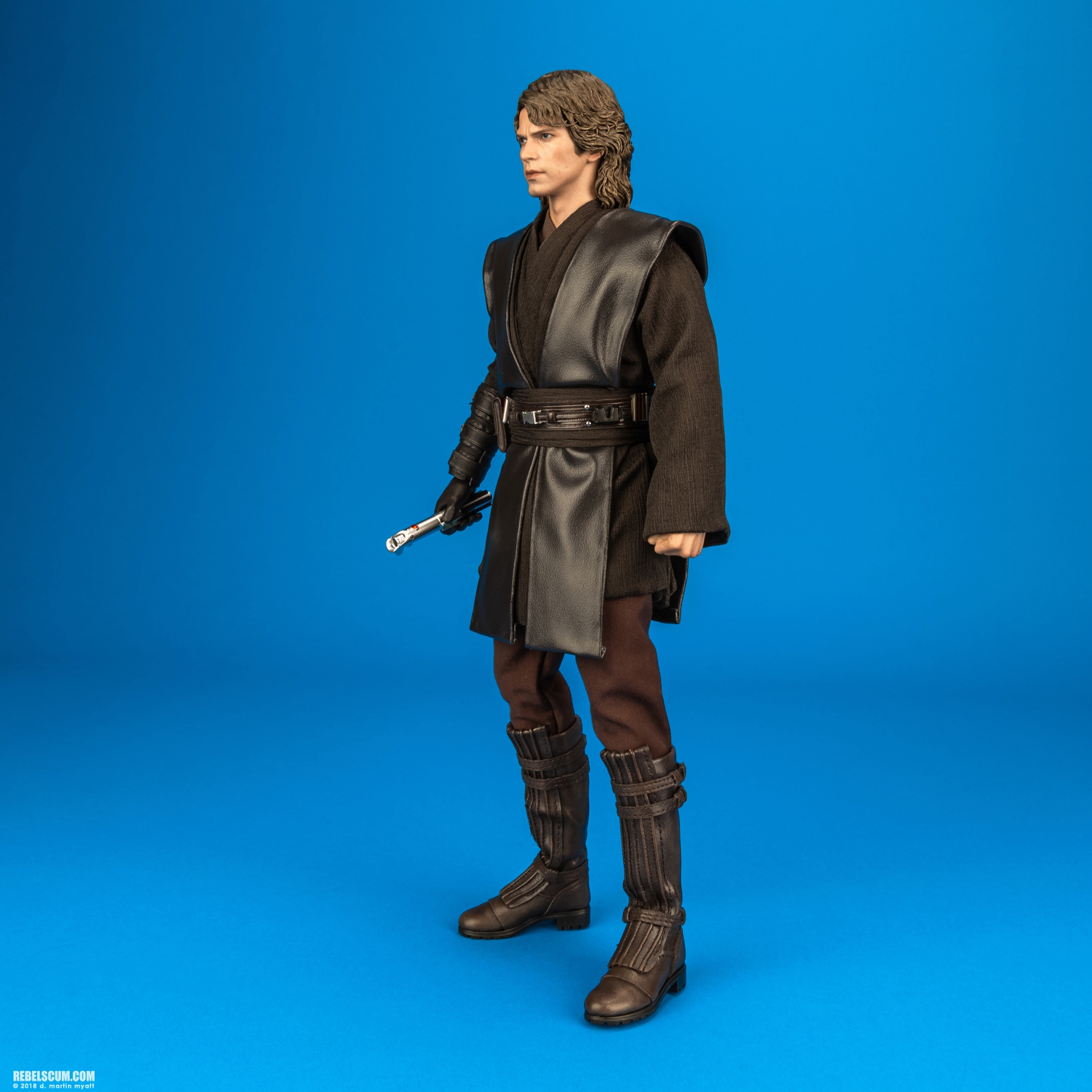 Anakin-Skywalker-MMS437-Revenge-Of-The-Sith-Hot-Toys-003.jpg