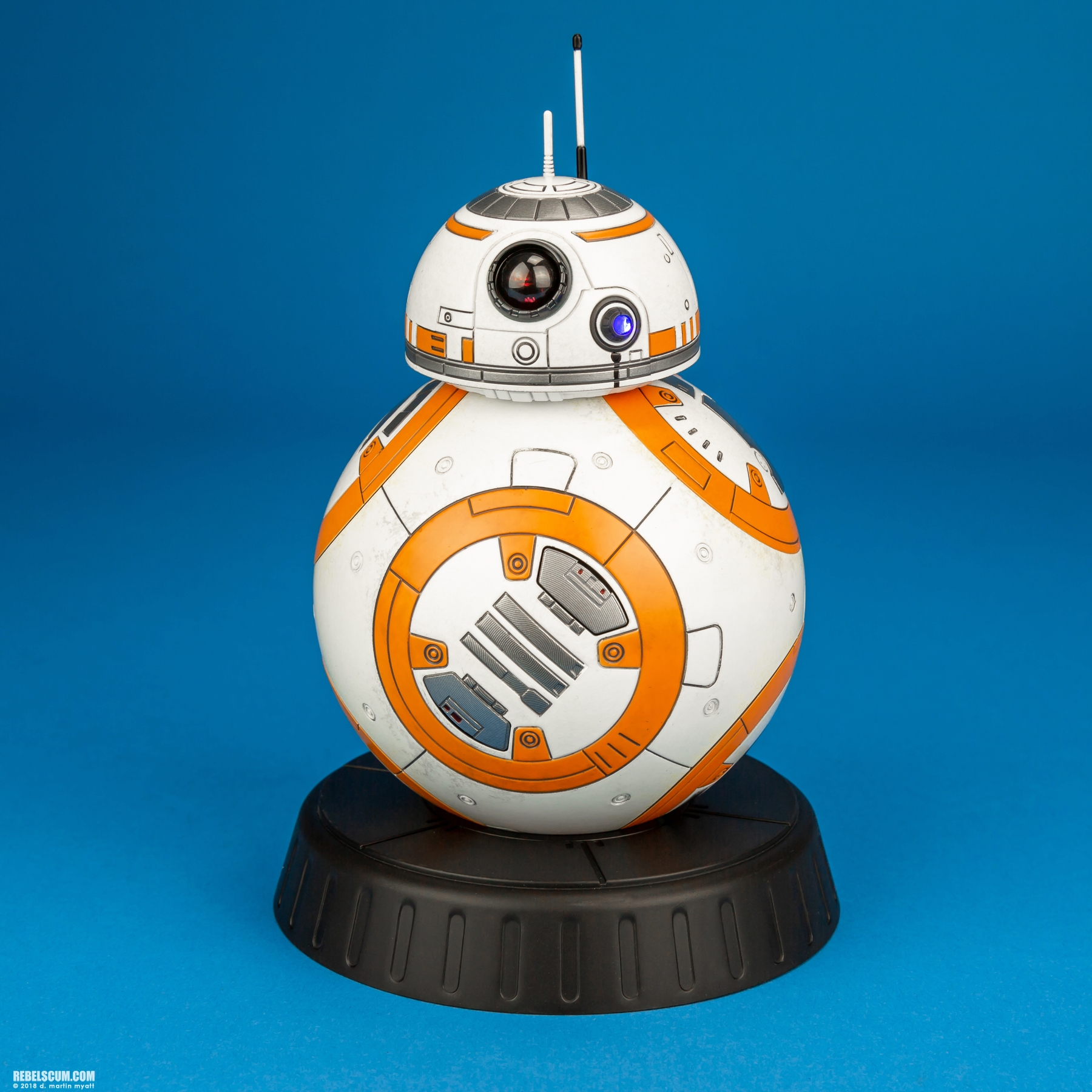 BB-8-BB-9E-MMS442-Star-Wars-The-Last-Jedi-Hot-Toys-001.jpg