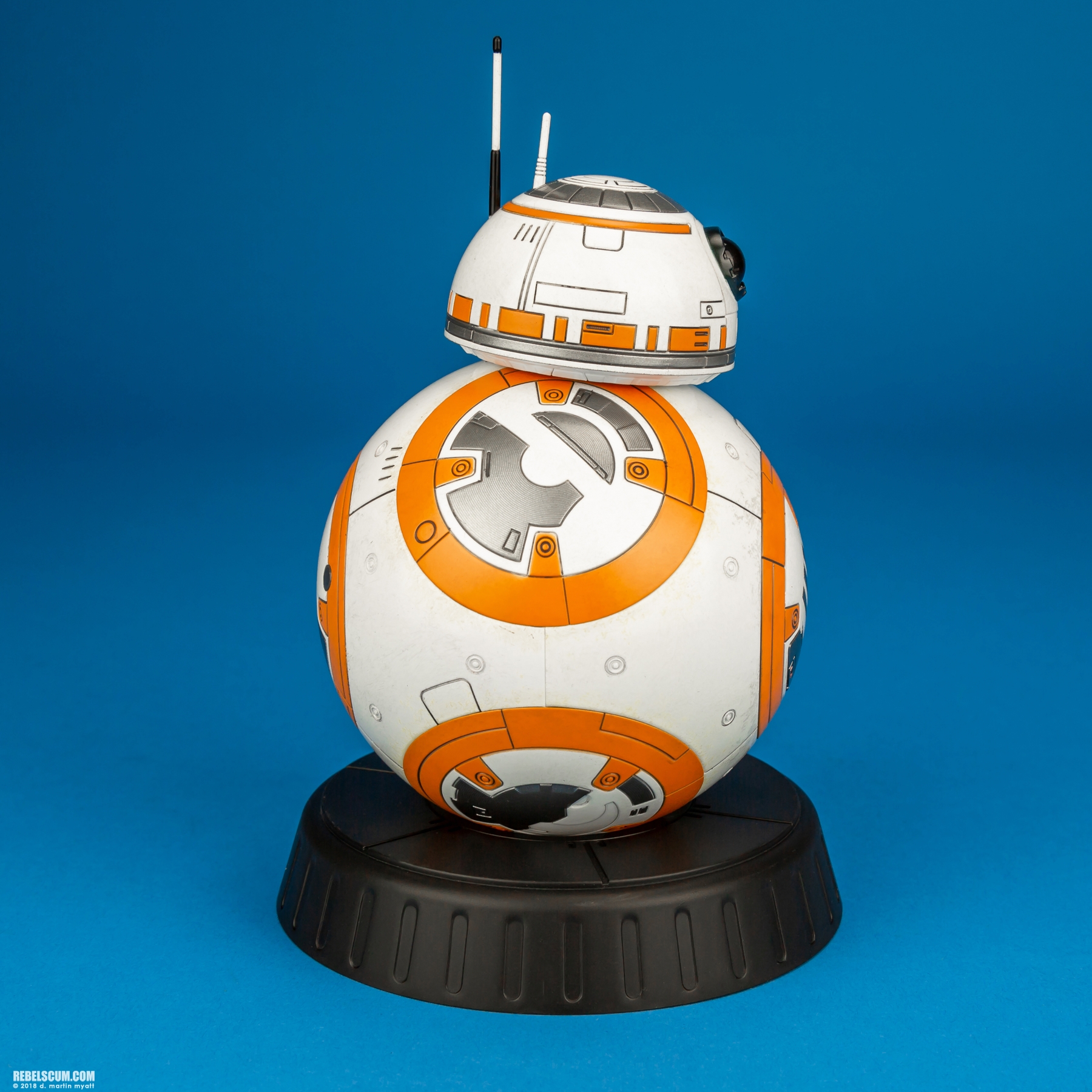 BB-8-BB-9E-MMS442-Star-Wars-The-Last-Jedi-Hot-Toys-002.jpg