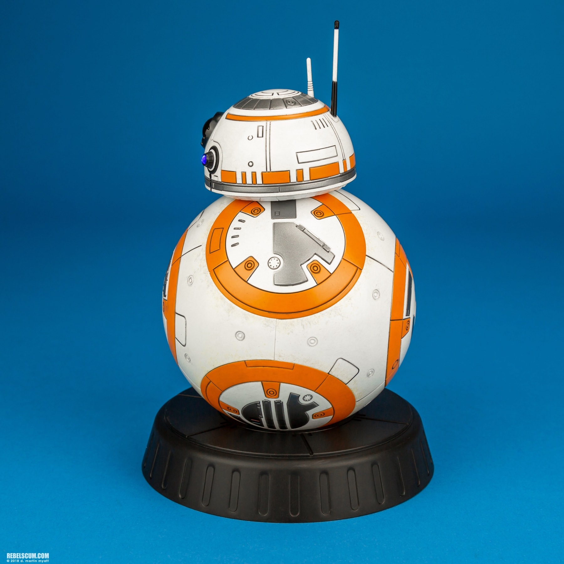 BB-8-BB-9E-MMS442-Star-Wars-The-Last-Jedi-Hot-Toys-003.jpg