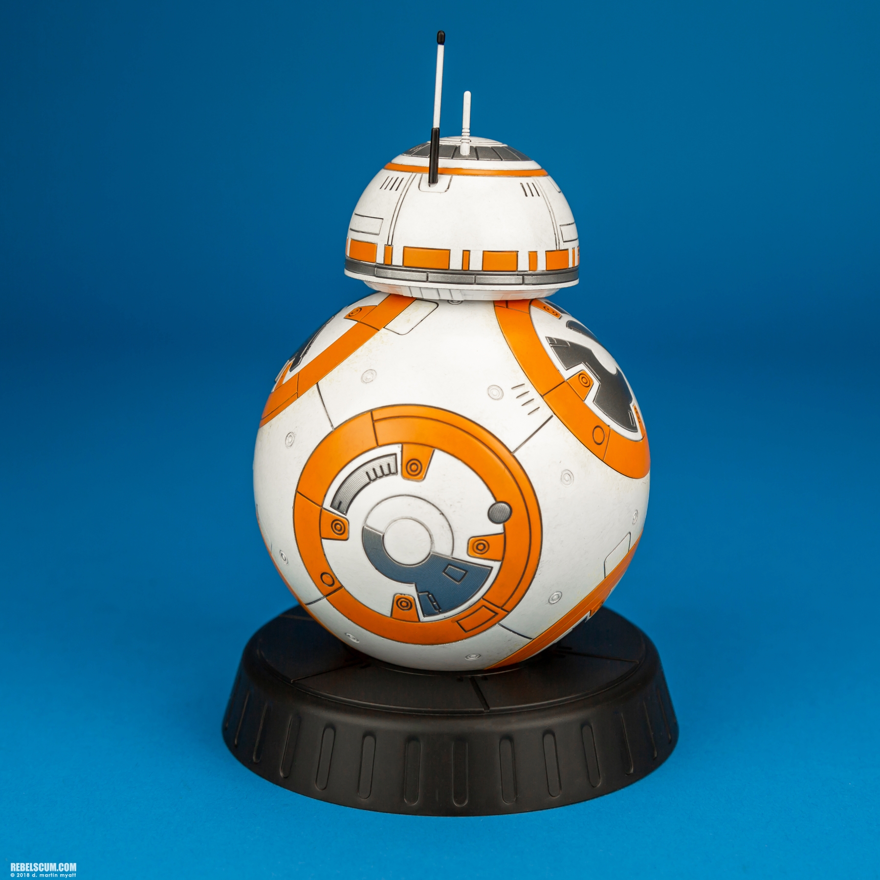 BB-8-BB-9E-MMS442-Star-Wars-The-Last-Jedi-Hot-Toys-004.jpg