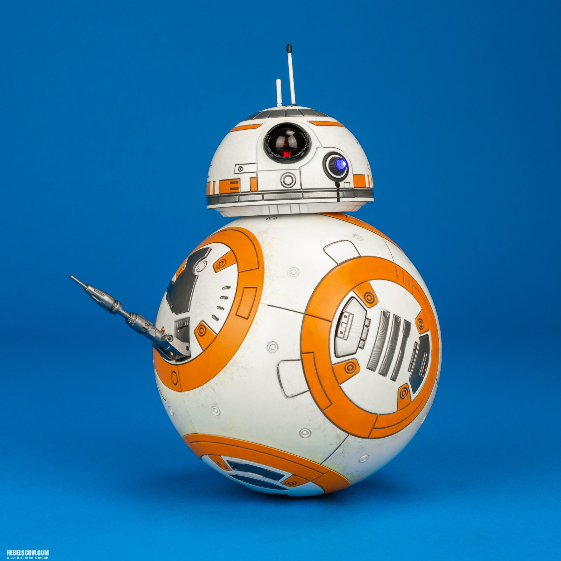 BB-8-BB-9E-MMS442-Star-Wars-The-Last-Jedi-Hot-Toys-013.jpg