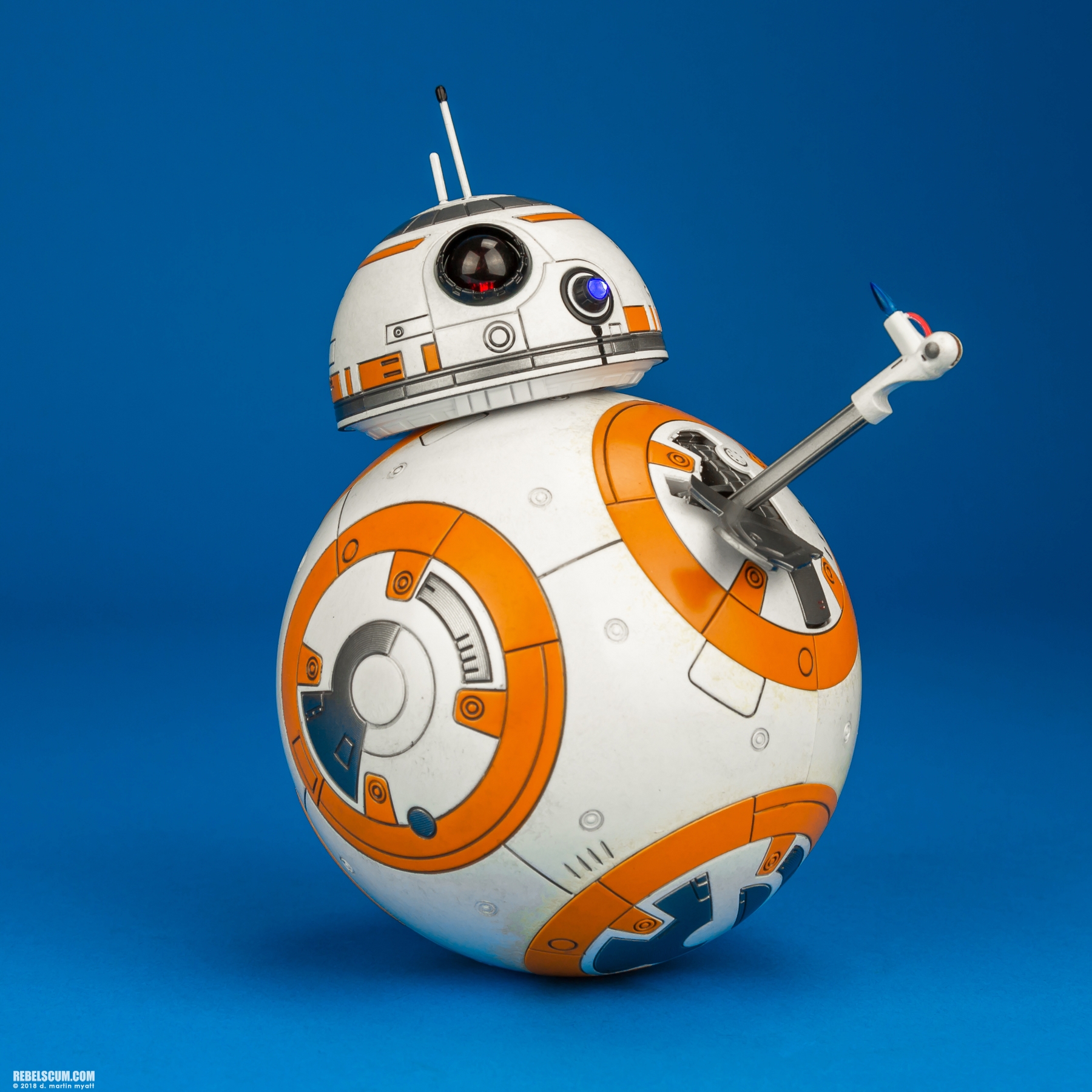 BB-8-BB-9E-MMS442-Star-Wars-The-Last-Jedi-Hot-Toys-014.jpg