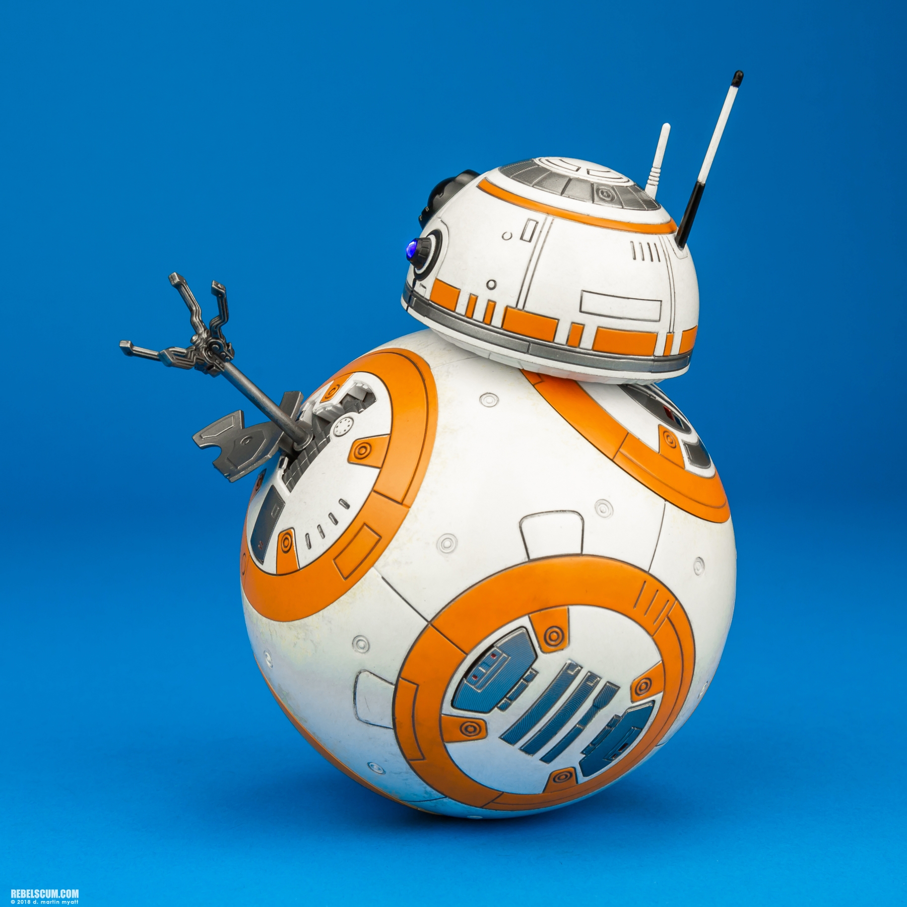 BB-8-BB-9E-MMS442-Star-Wars-The-Last-Jedi-Hot-Toys-016.jpg