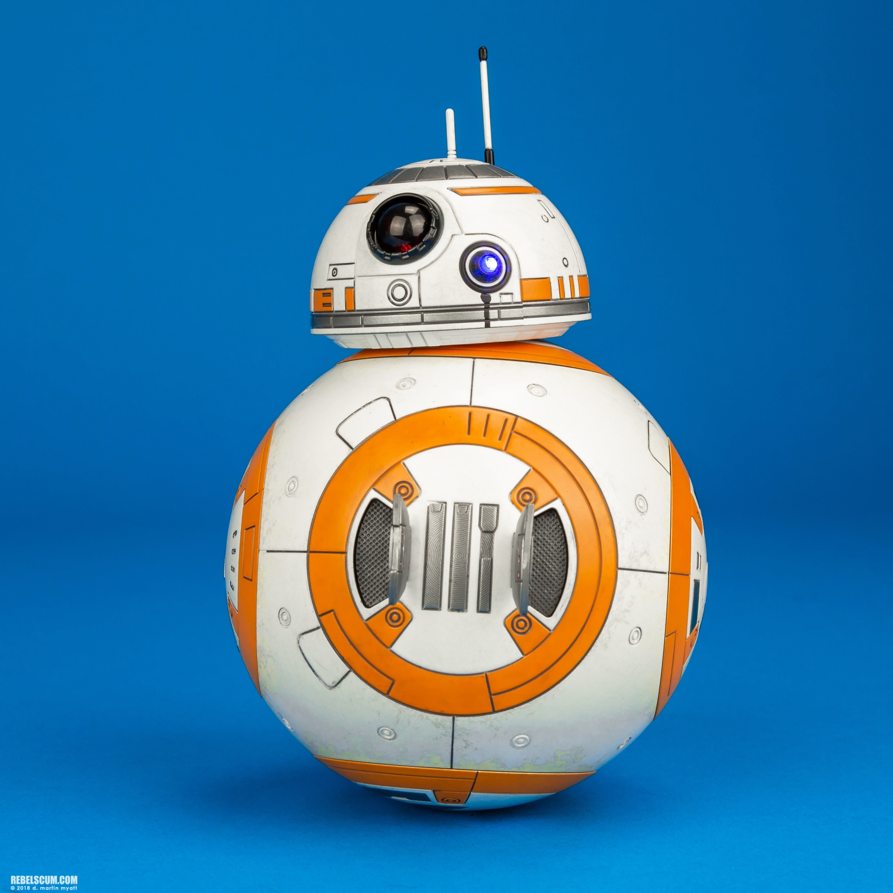 BB-8-BB-9E-MMS442-Star-Wars-The-Last-Jedi-Hot-Toys-017.jpg