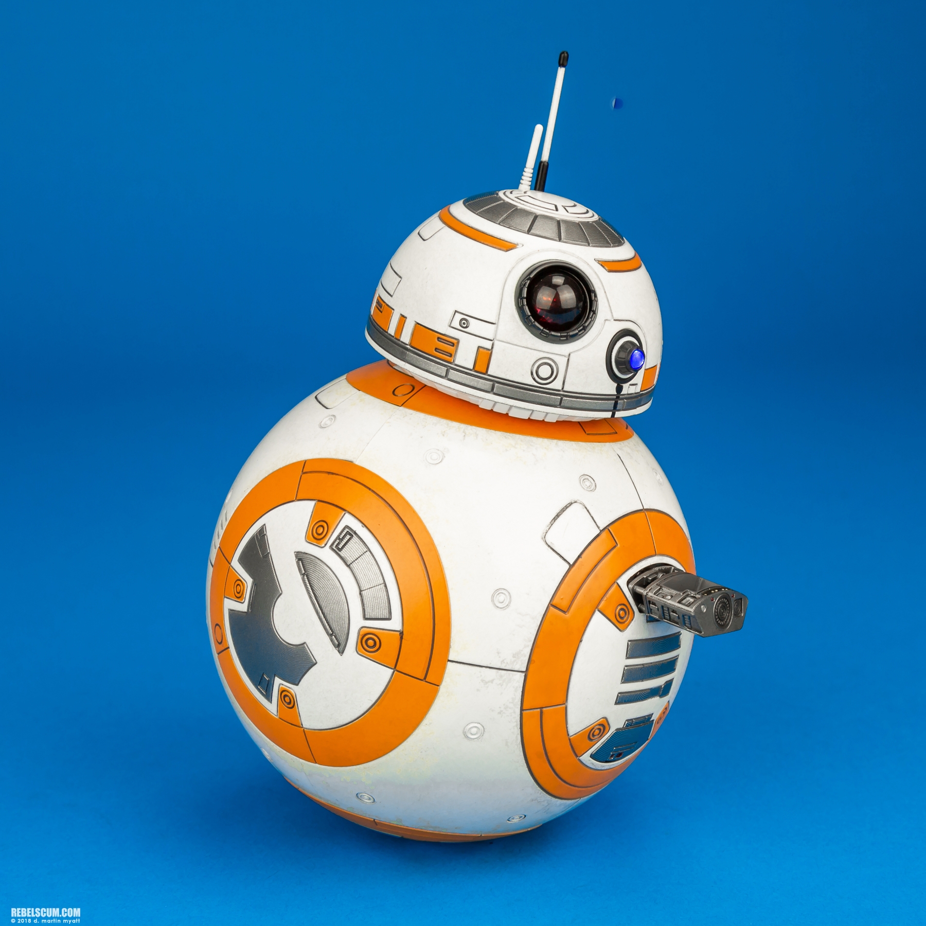 BB-8-BB-9E-MMS442-Star-Wars-The-Last-Jedi-Hot-Toys-018.jpg