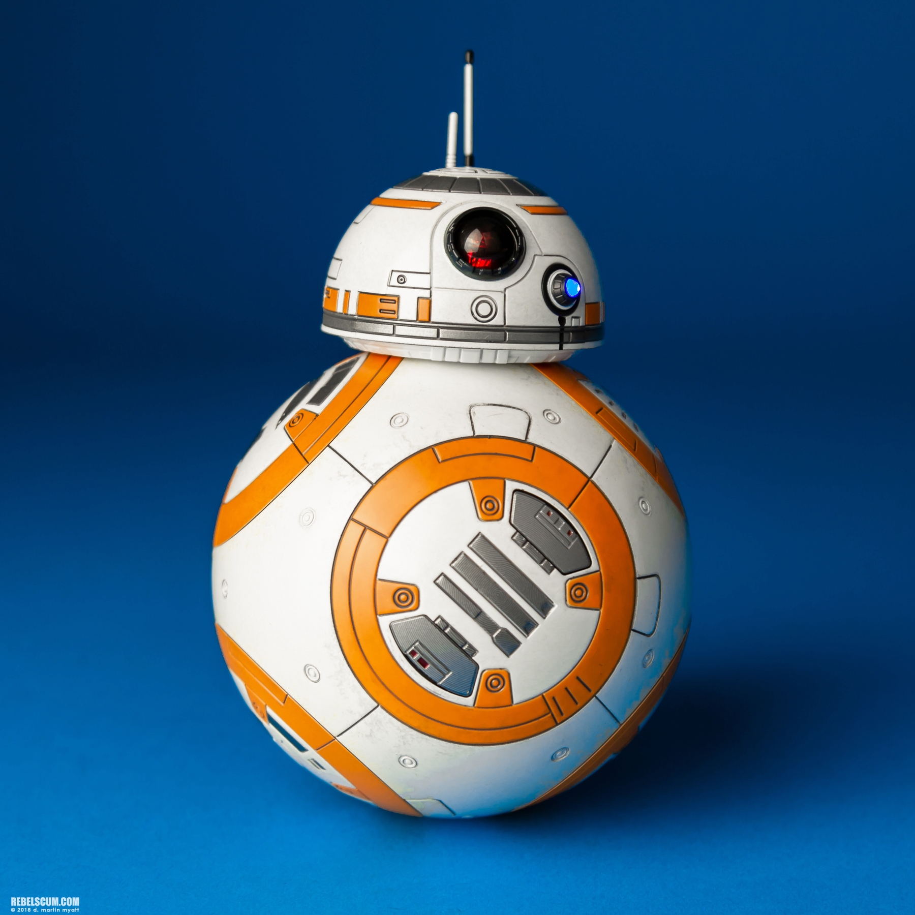 BB-8-BB-9E-MMS442-Star-Wars-The-Last-Jedi-Hot-Toys-019.jpg