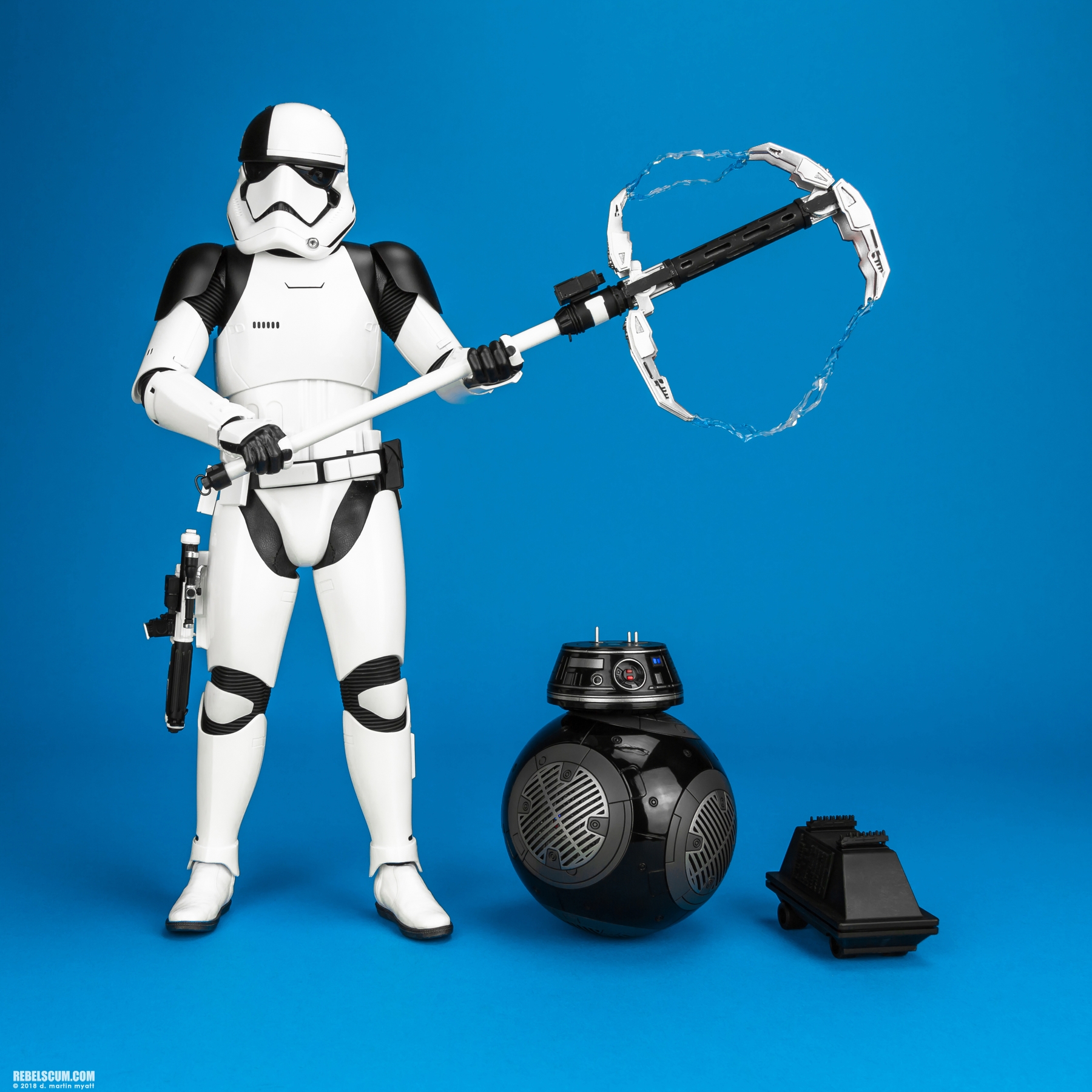 BB-8-BB-9E-MMS442-Star-Wars-The-Last-Jedi-Hot-Toys-024.jpg