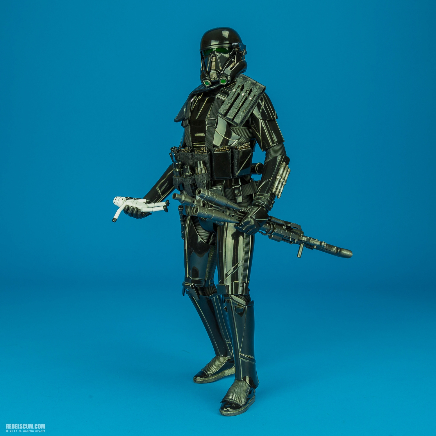 Death-Trooper-Specialist-Deluxe-MMS399-Hot-Toys-017.jpg