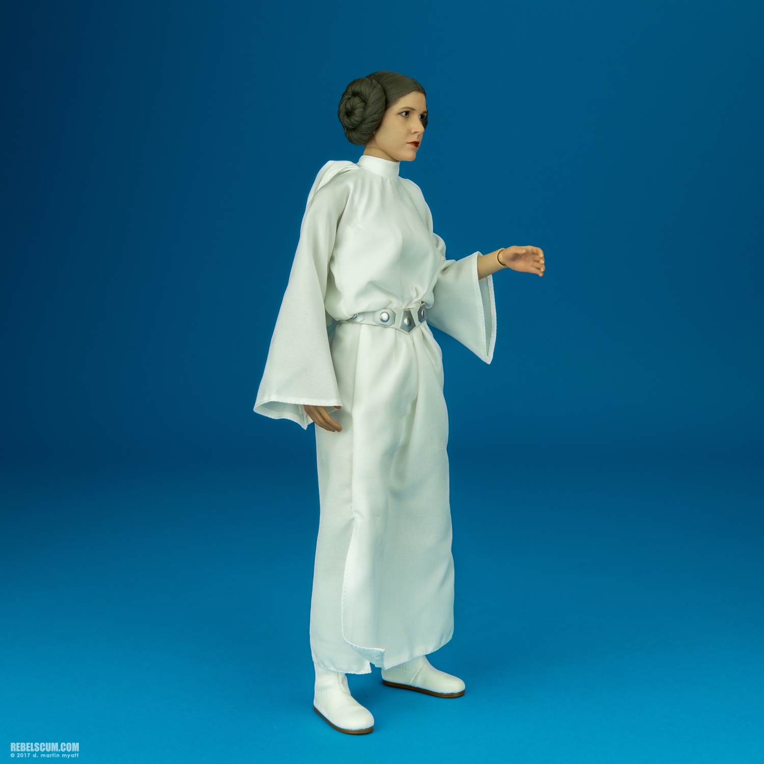 Hot-Toys-MMS298-Princess-Leia-Collectible-Figure-002.jpg