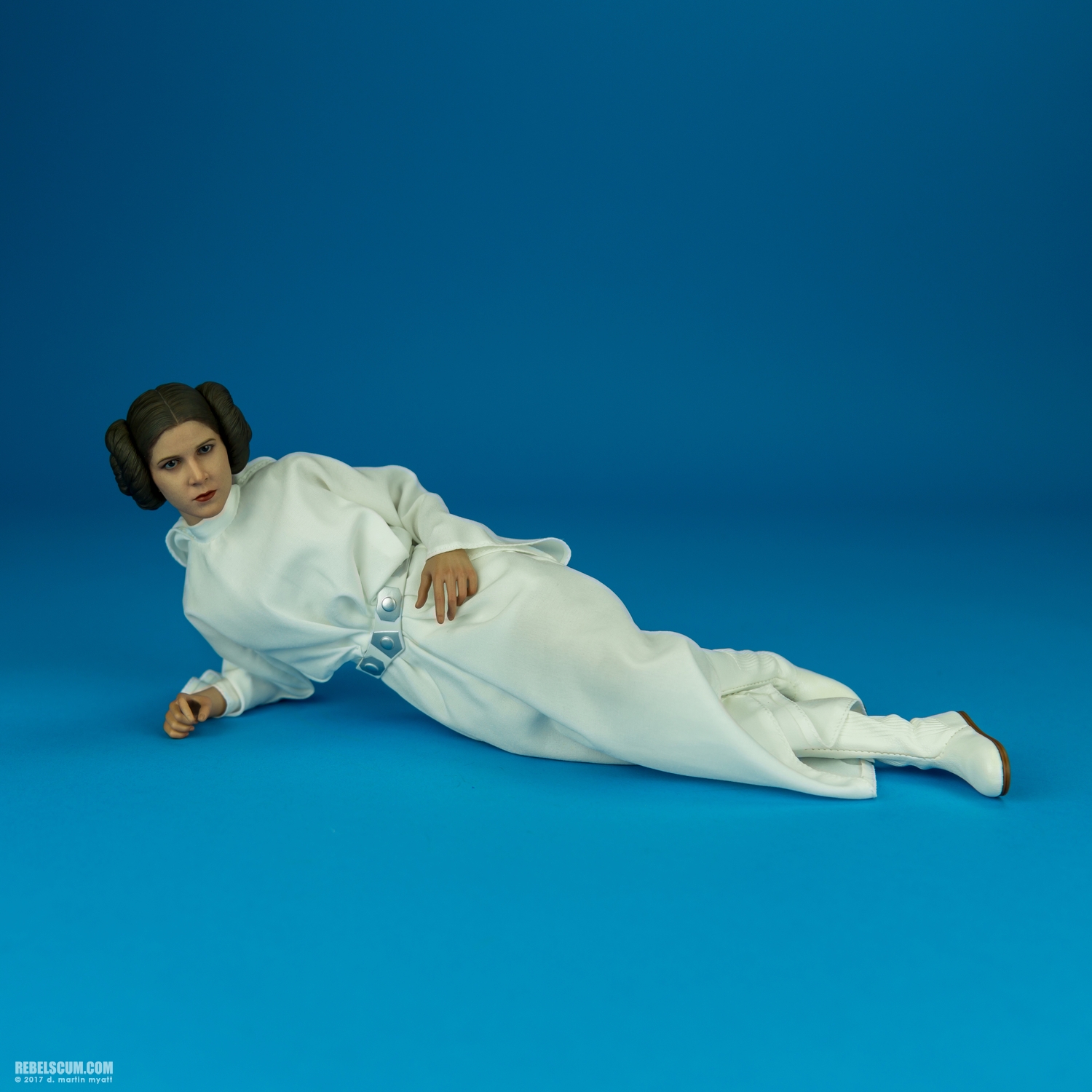 Hot-Toys-MMS298-Princess-Leia-Collectible-Figure-015.jpg