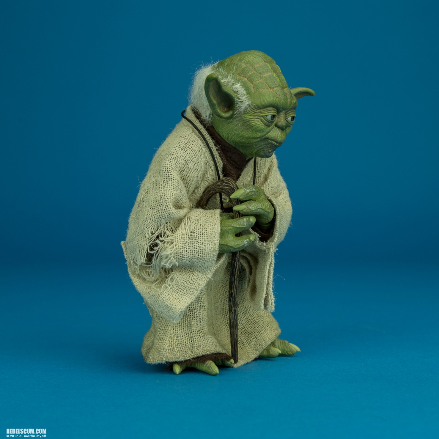 Hot-Toys-MMS369-Yoda-Movie-Masterpiece-Series-002.jpg