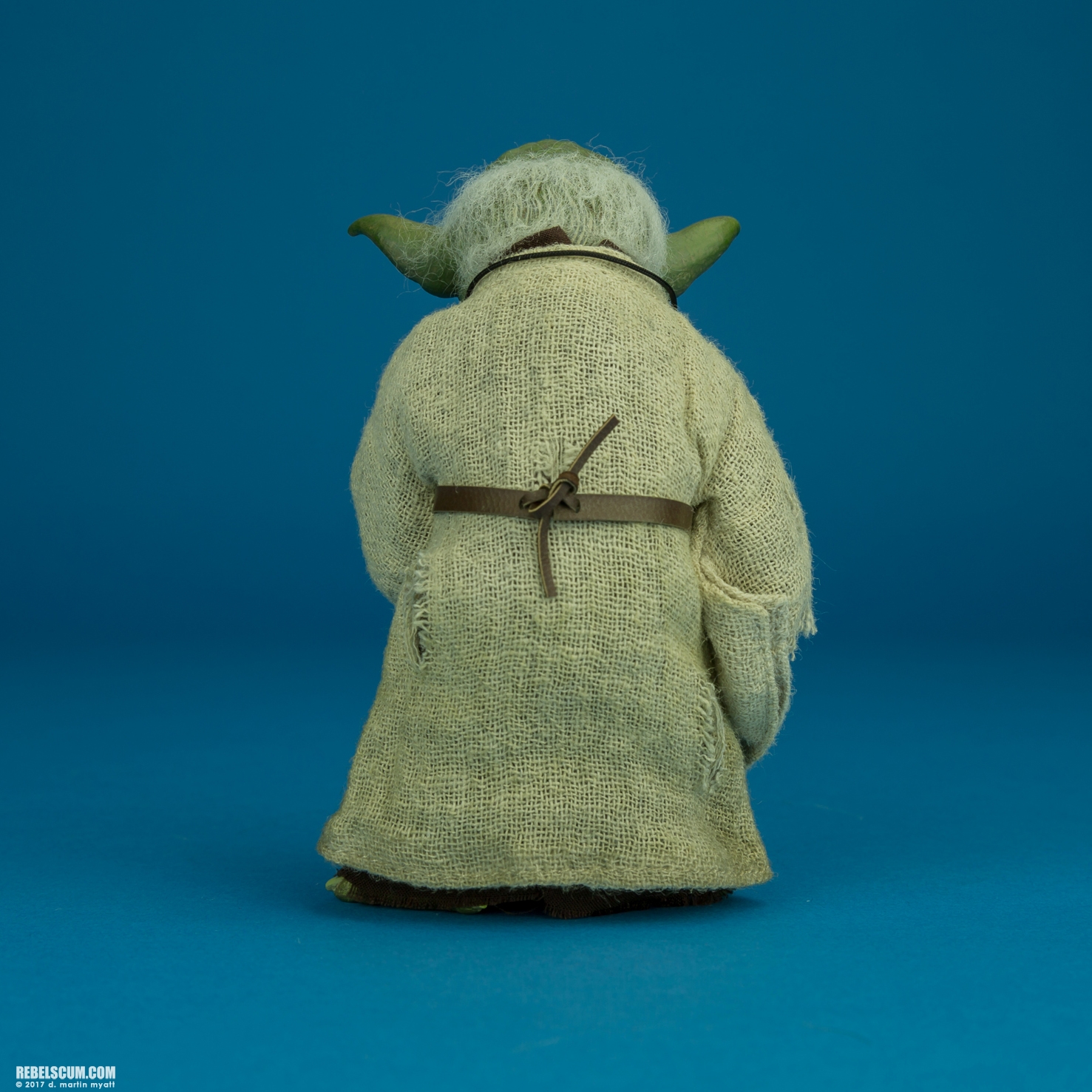 Hot-Toys-MMS369-Yoda-Movie-Masterpiece-Series-004.jpg