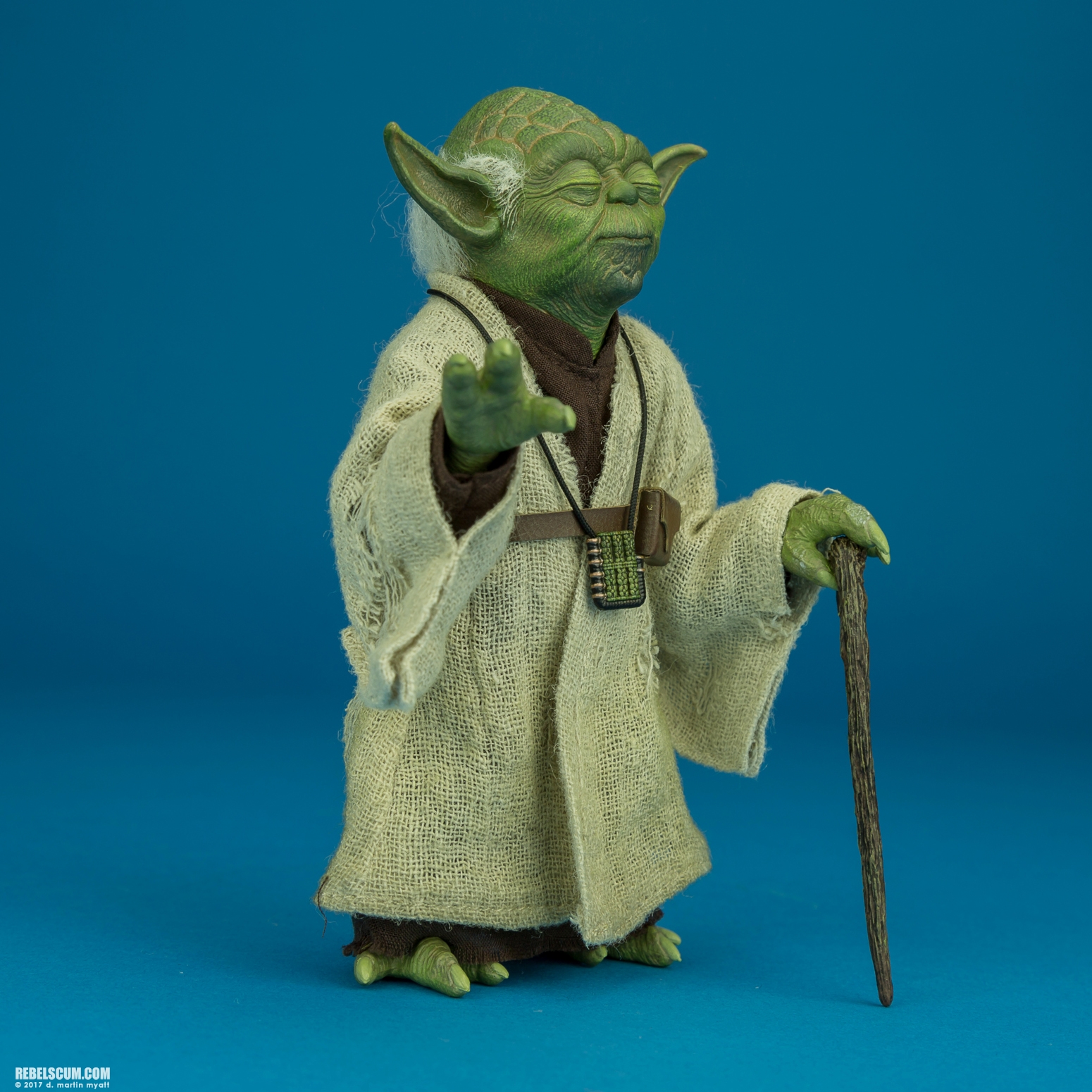 Hot-Toys-MMS369-Yoda-Movie-Masterpiece-Series-006.jpg