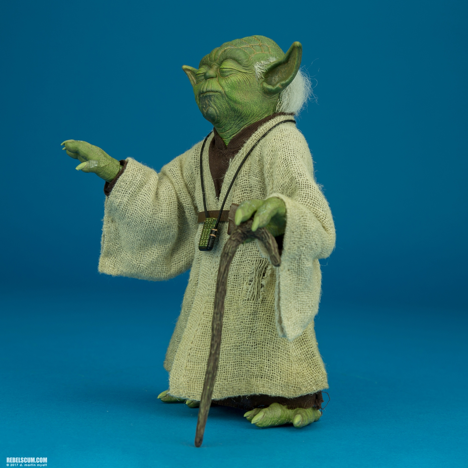 Hot-Toys-MMS369-Yoda-Movie-Masterpiece-Series-007.jpg