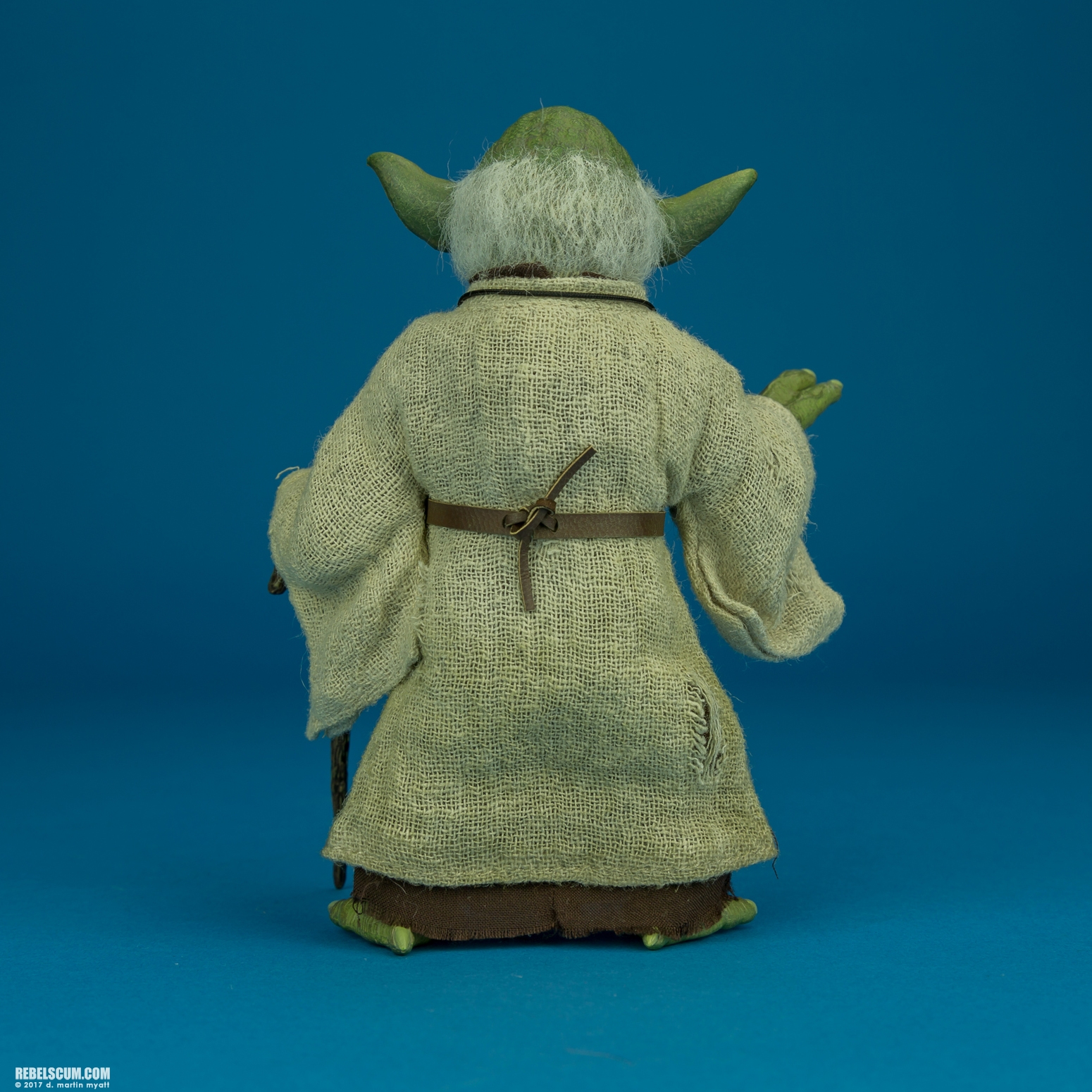 Hot-Toys-MMS369-Yoda-Movie-Masterpiece-Series-008.jpg