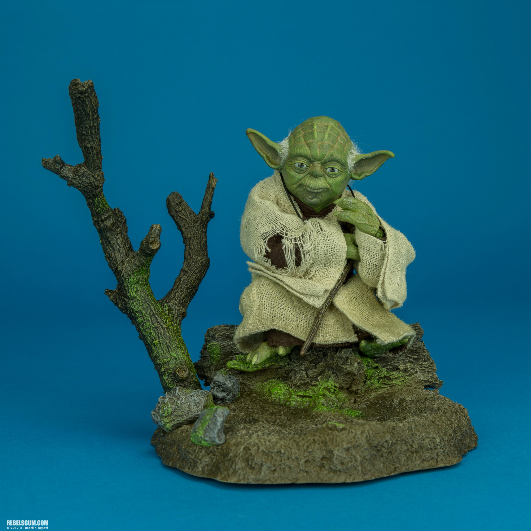 Hot-Toys-MMS369-Yoda-Movie-Masterpiece-Series-016.jpg