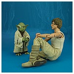 Hot-Toys-MMS369-Yoda-Movie-Masterpiece-Series-018.jpg