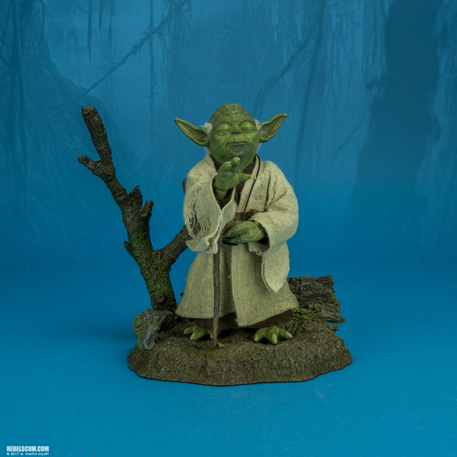 Hot-Toys-MMS369-Yoda-Movie-Masterpiece-Series-020.jpg