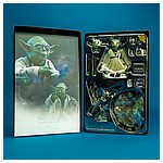 Hot-Toys-MMS369-Yoda-Movie-Masterpiece-Series-032.jpg