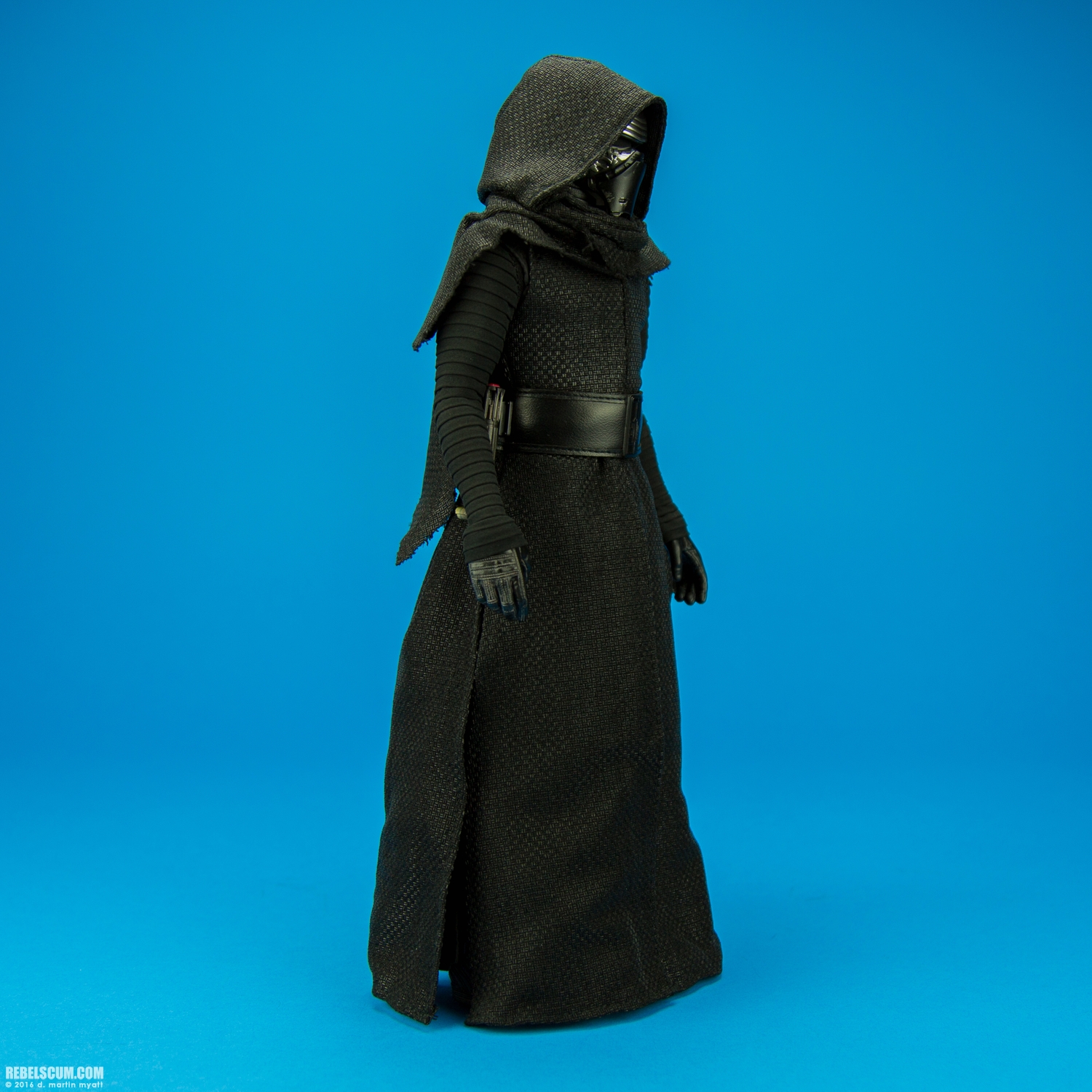 Kylo-Ren-MMS320-Hot-Toys-The-Force-Awakens-002.jpg