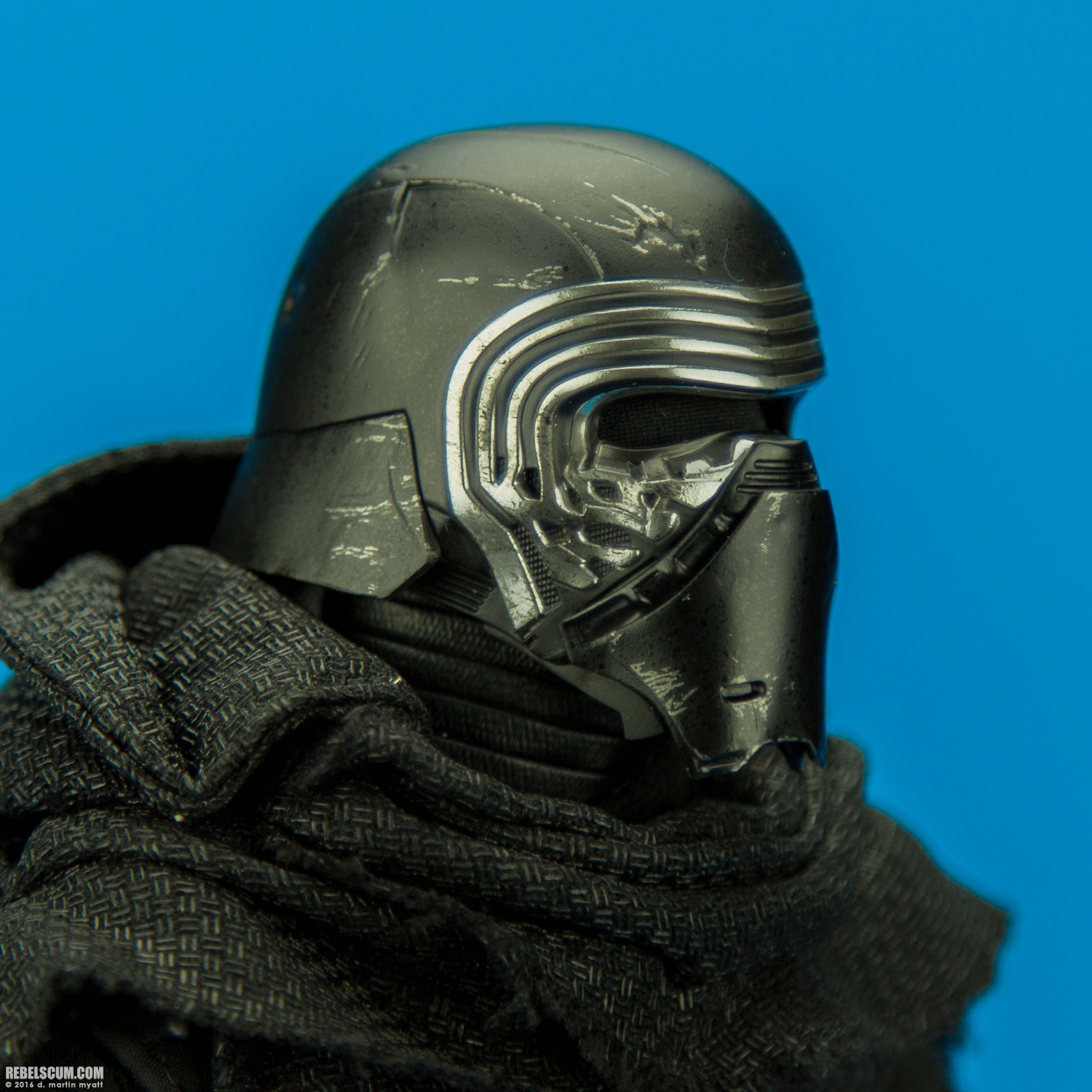 Kylo-Ren-MMS320-Hot-Toys-The-Force-Awakens-006.jpg