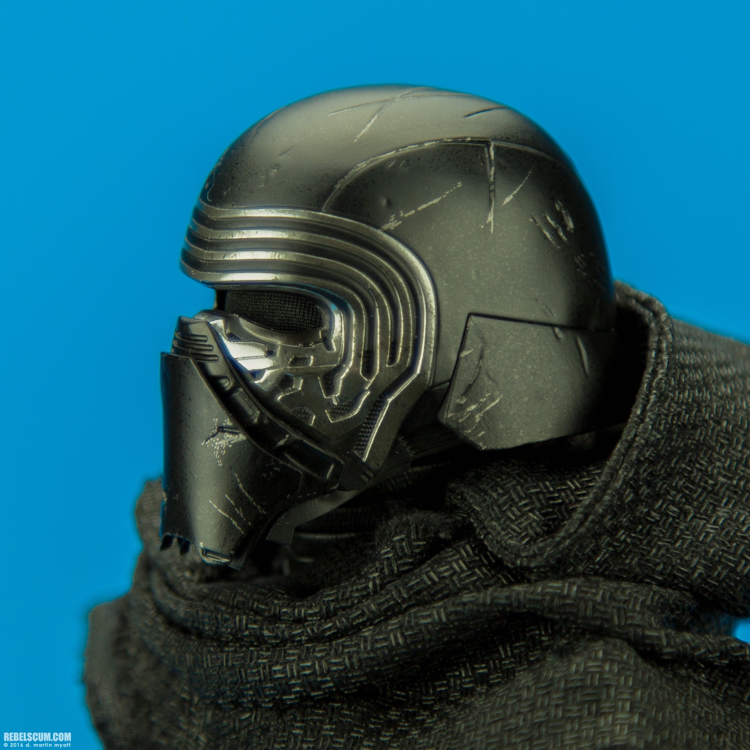 Kylo-Ren-MMS320-Hot-Toys-The-Force-Awakens-007.jpg