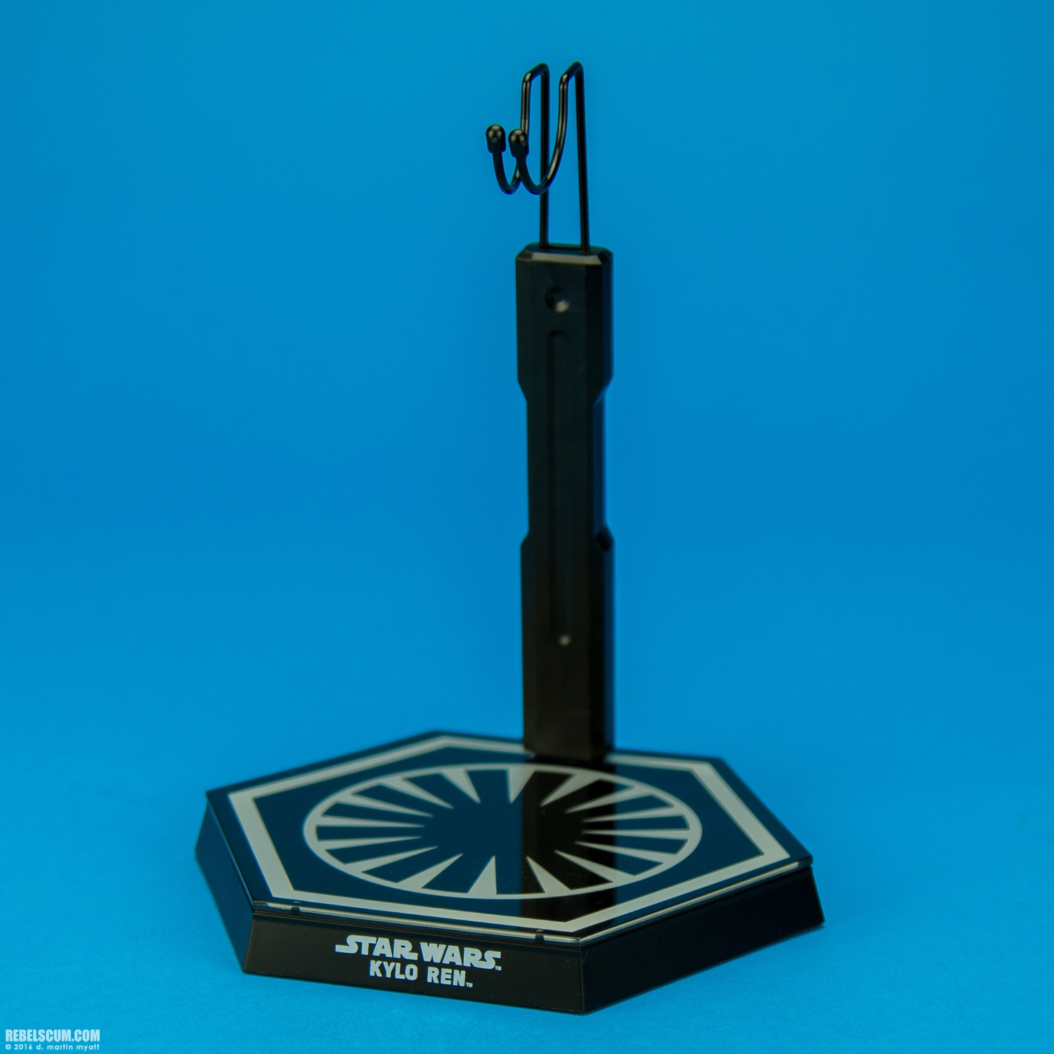 Kylo-Ren-MMS320-Hot-Toys-The-Force-Awakens-012.jpg