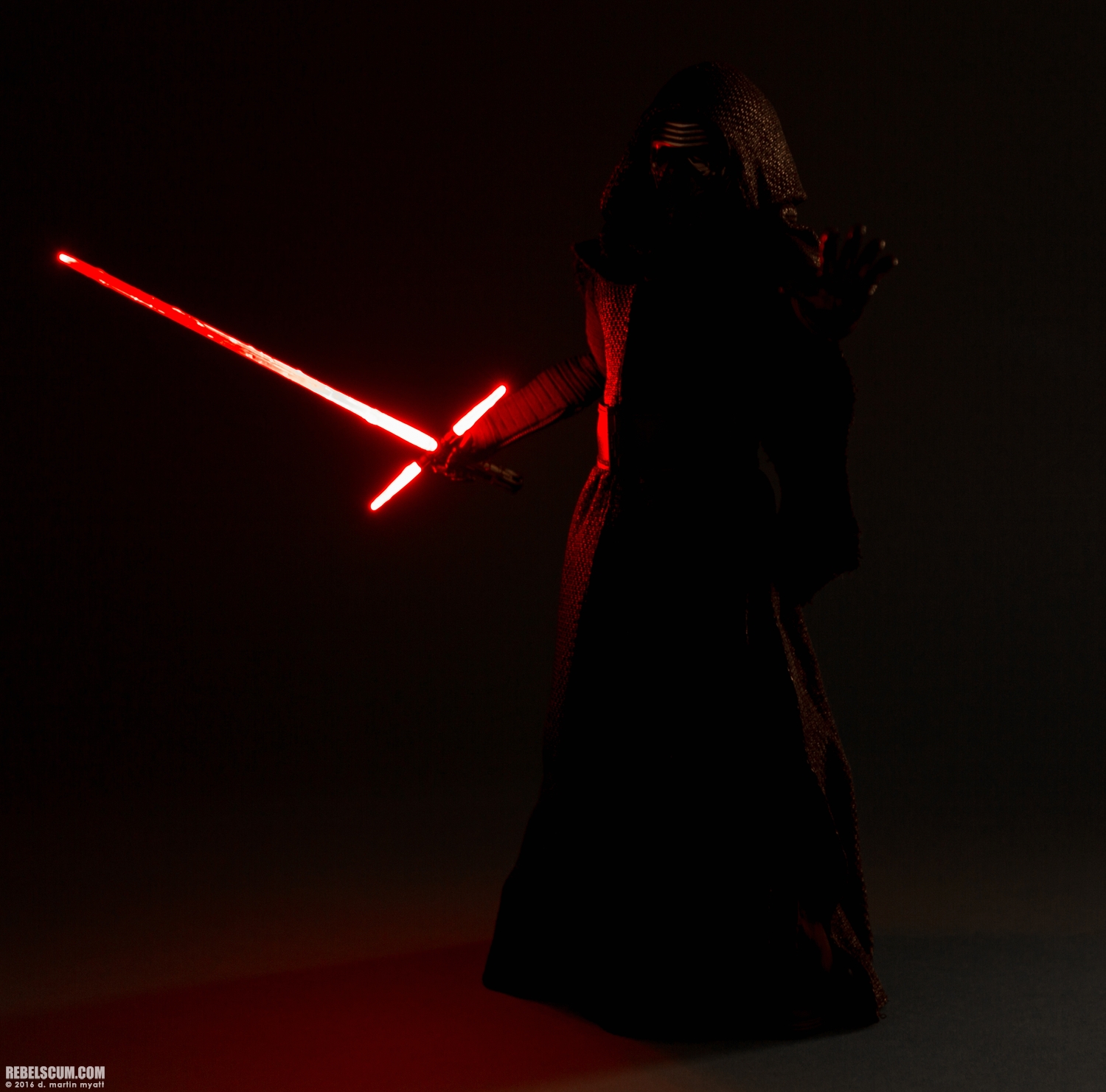 Kylo-Ren-MMS320-Hot-Toys-The-Force-Awakens-016.jpg