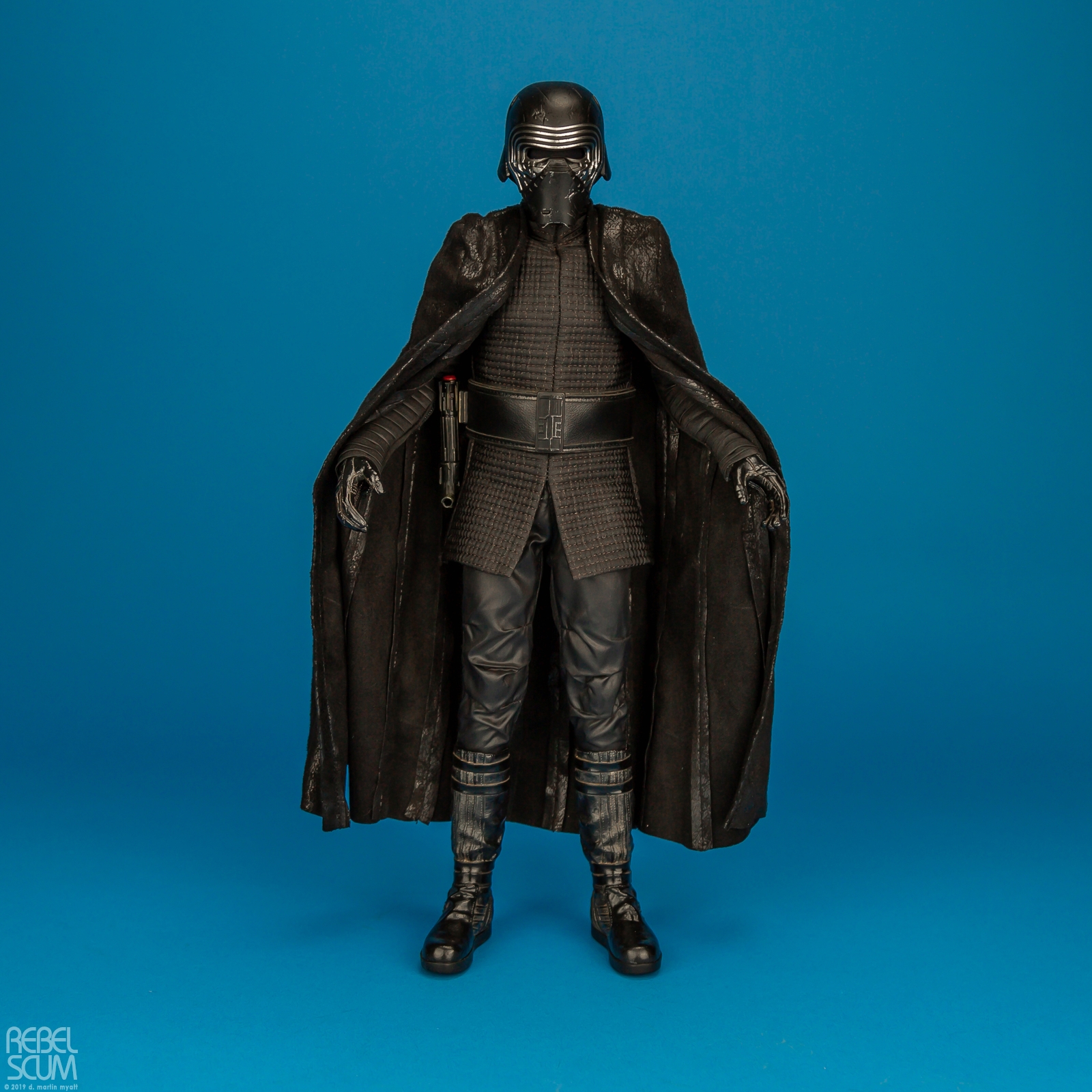 Kylo-Ren-MMS438-Star-Wars-The-Last-Jedi-Hot-Toys-001.jpg