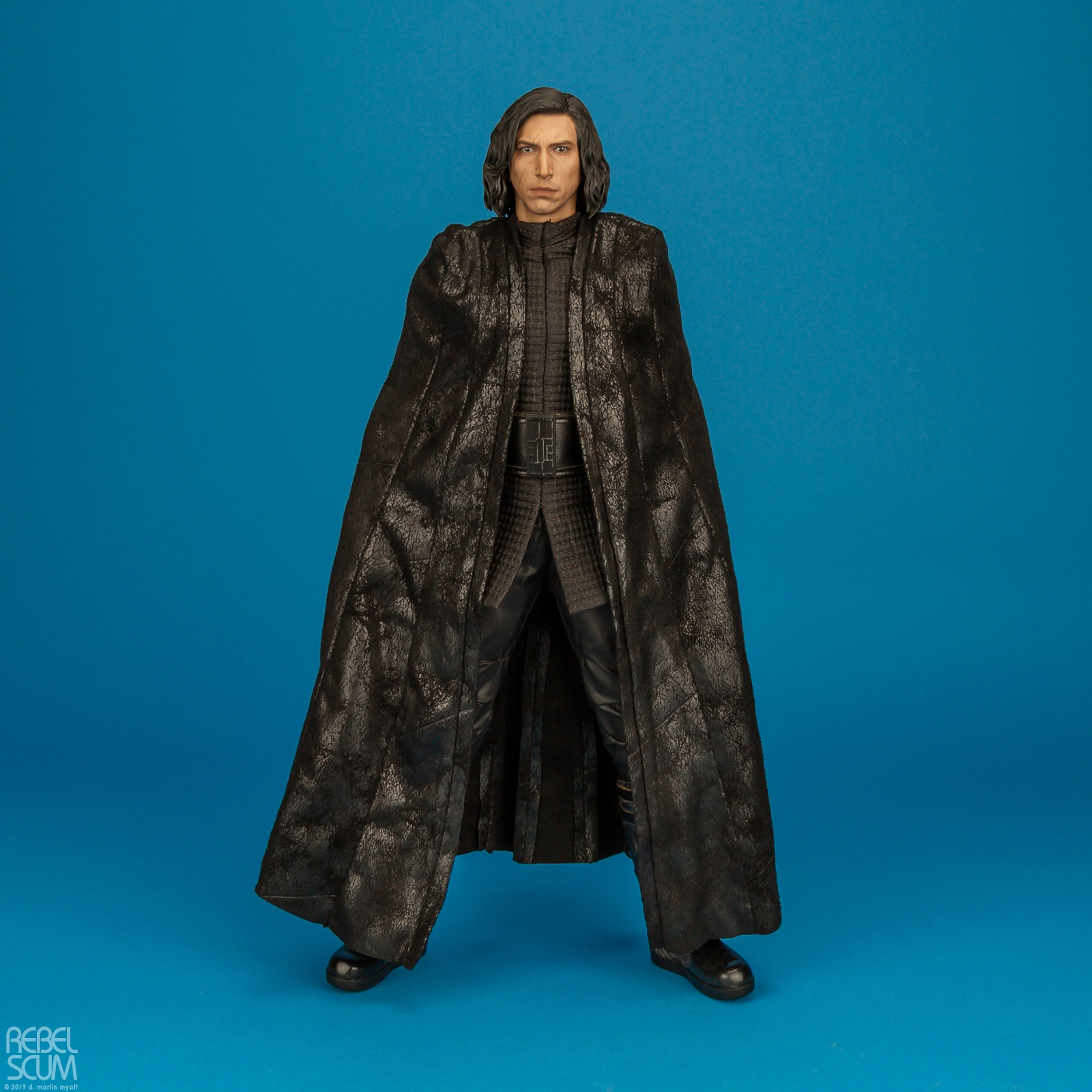 Kylo-Ren-MMS438-Star-Wars-The-Last-Jedi-Hot-Toys-005.jpg