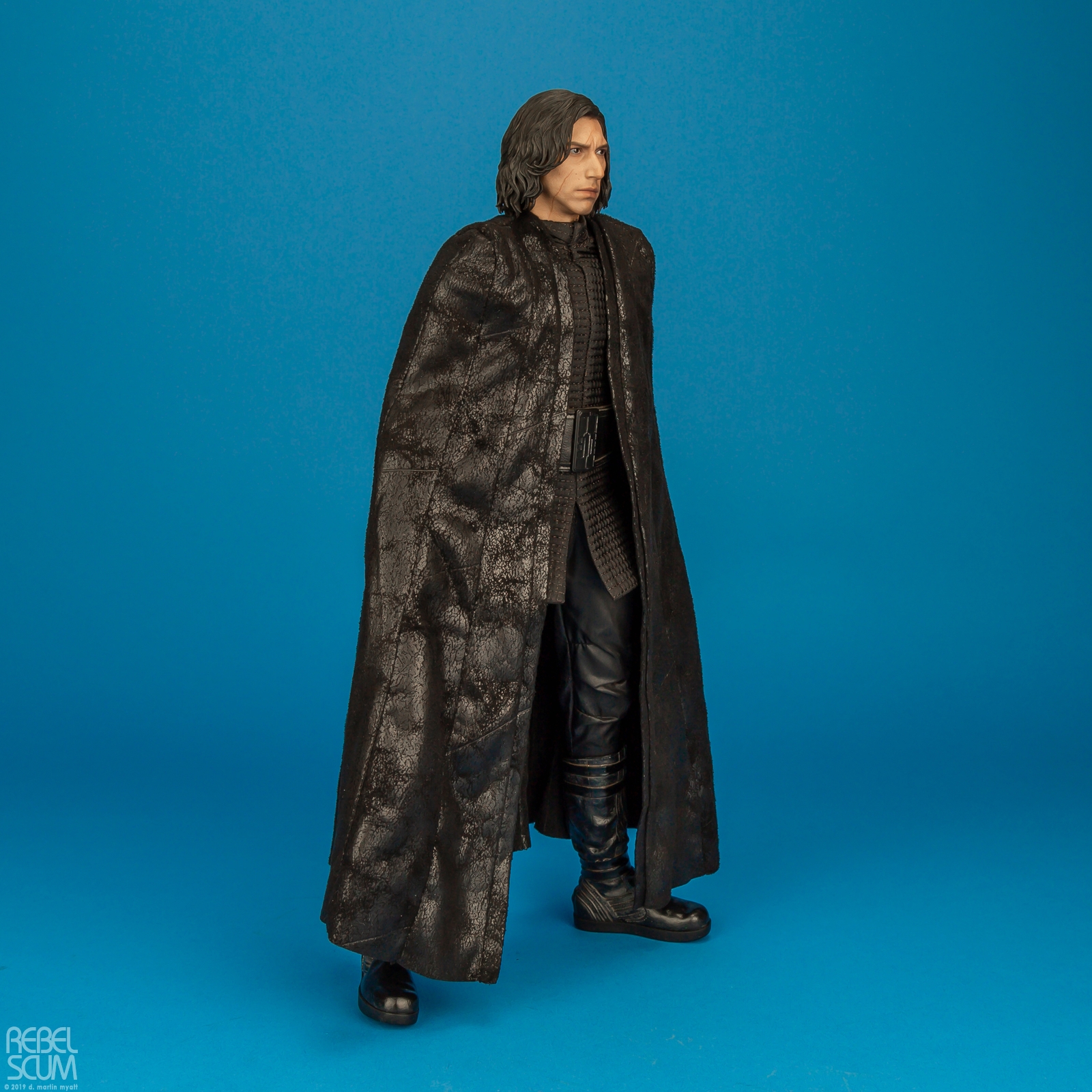 Kylo-Ren-MMS438-Star-Wars-The-Last-Jedi-Hot-Toys-006.jpg