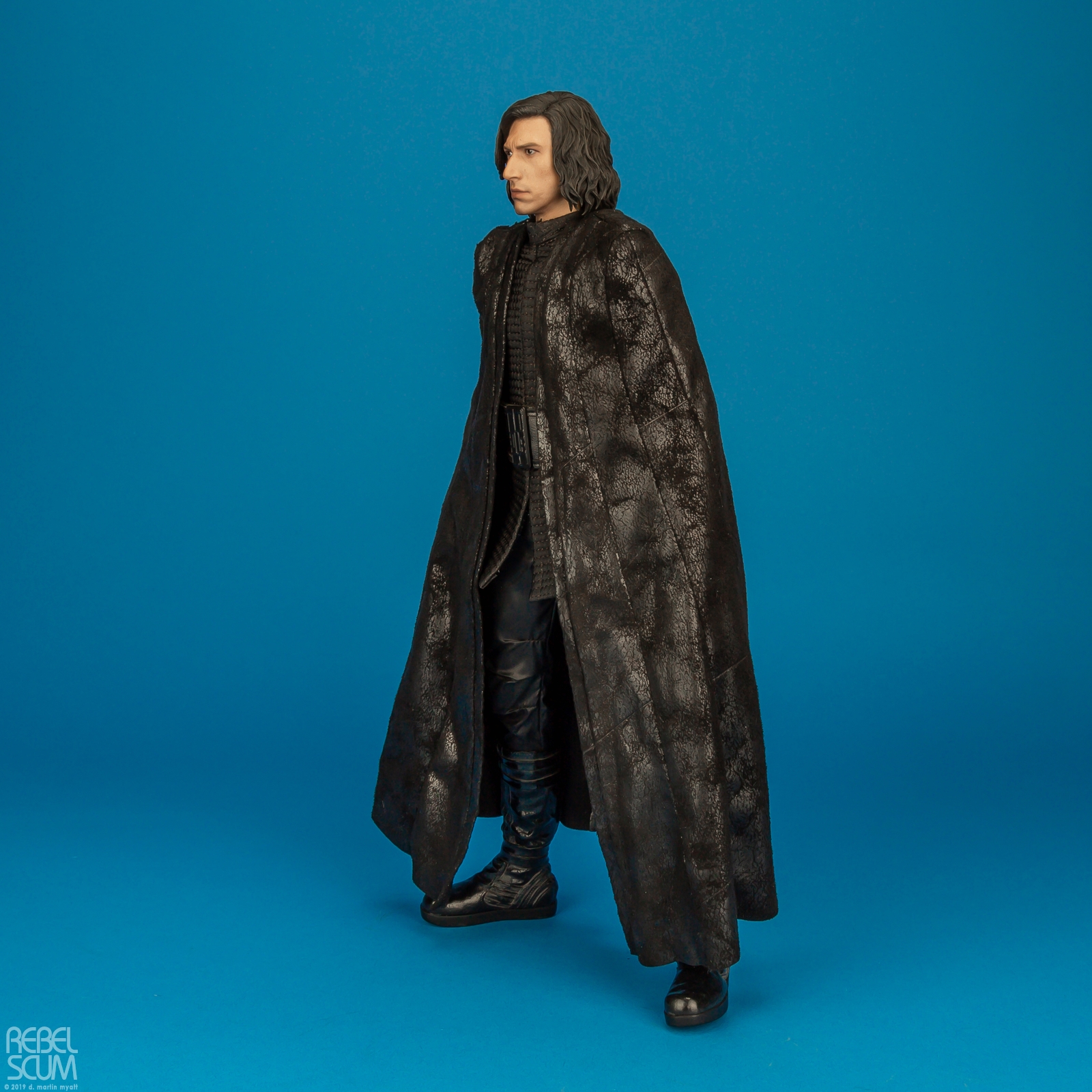 Kylo-Ren-MMS438-Star-Wars-The-Last-Jedi-Hot-Toys-007.jpg