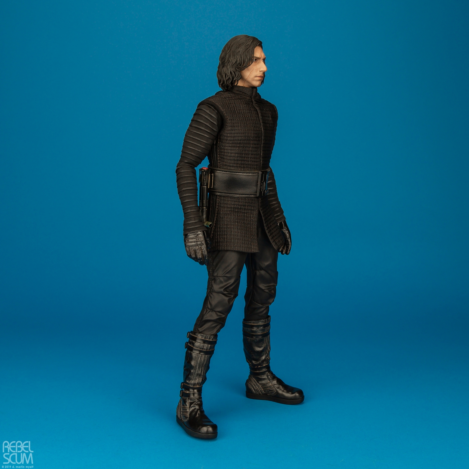 Kylo-Ren-MMS438-Star-Wars-The-Last-Jedi-Hot-Toys-010.jpg