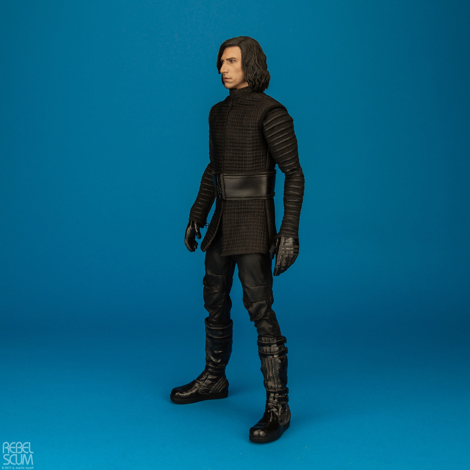 Kylo-Ren-MMS438-Star-Wars-The-Last-Jedi-Hot-Toys-011.jpg