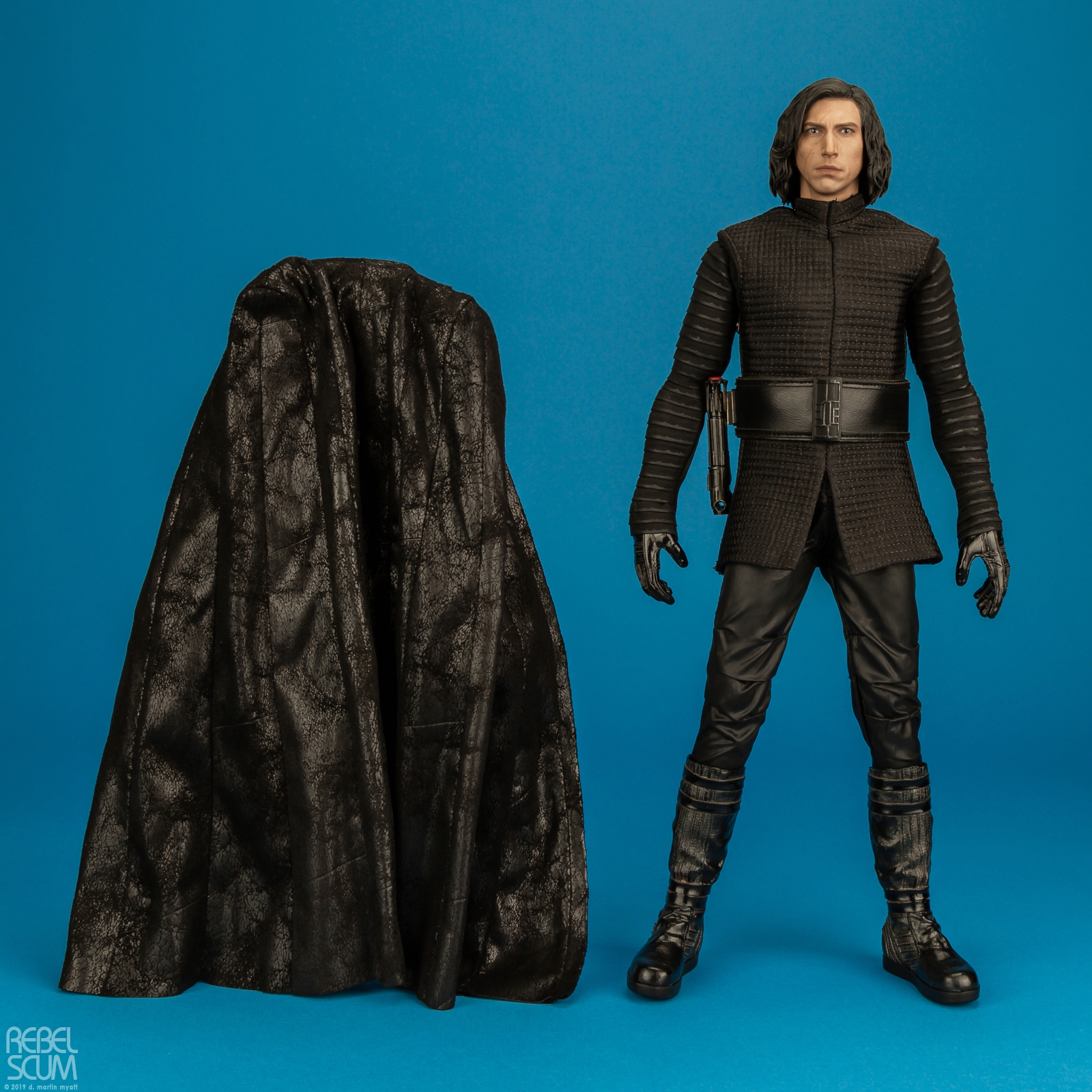 Kylo-Ren-MMS438-Star-Wars-The-Last-Jedi-Hot-Toys-017.jpg