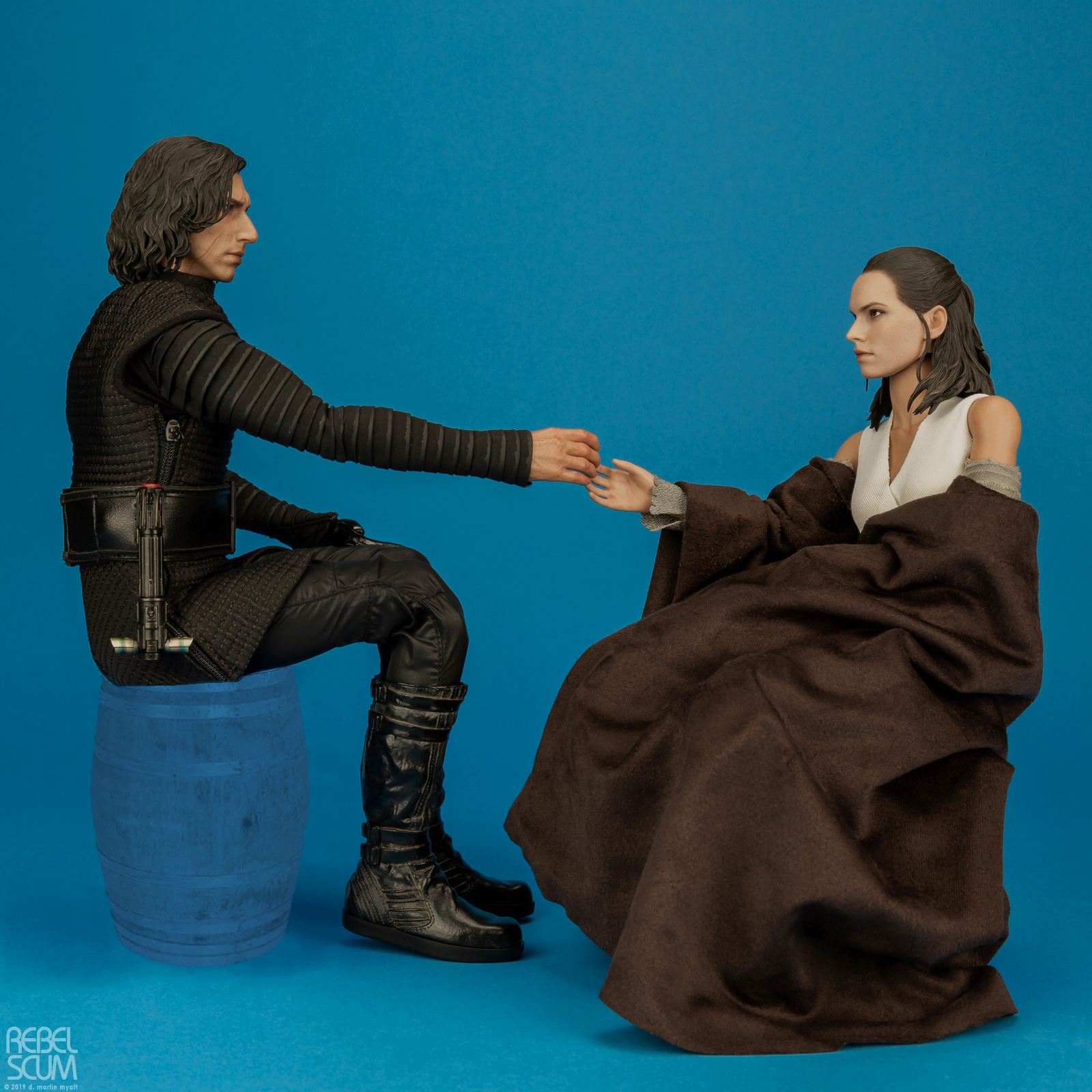 Kylo-Ren-MMS438-Star-Wars-The-Last-Jedi-Hot-Toys-025.jpg