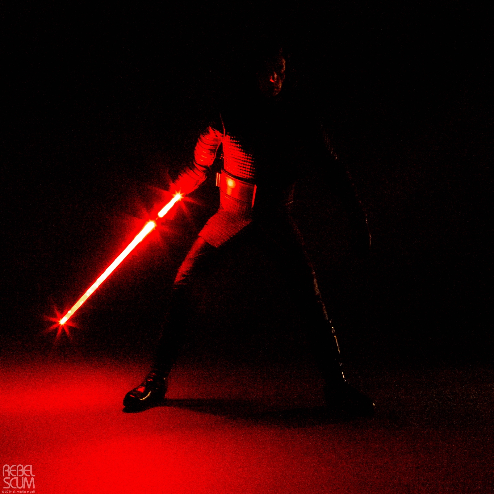 Kylo-Ren-MMS438-Star-Wars-The-Last-Jedi-Hot-Toys-031.jpg